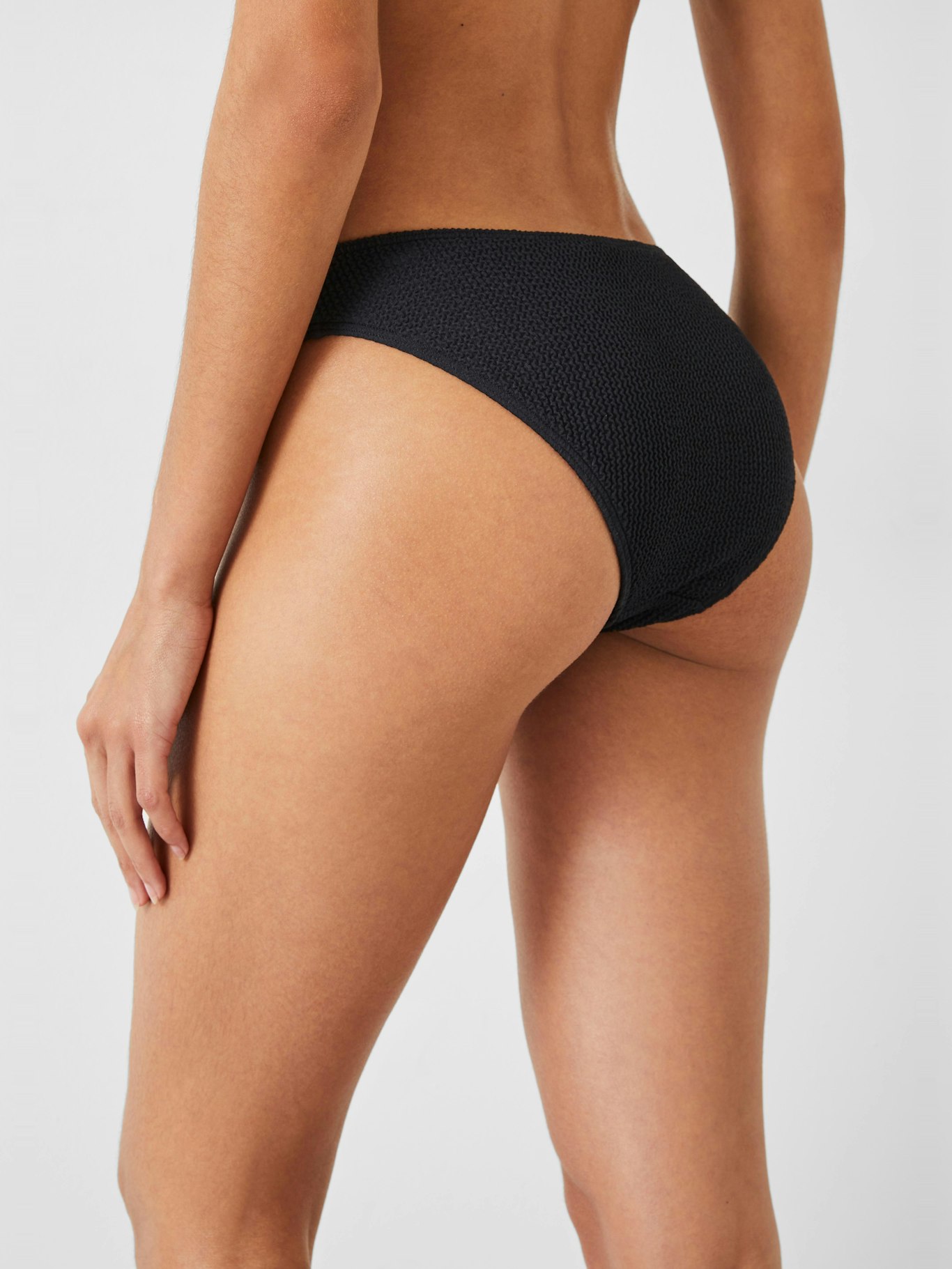 010747-0208-04 High Leg Bikini Bottoms