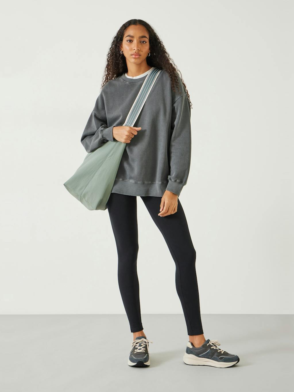 006528-0208-01 Essential Leggings