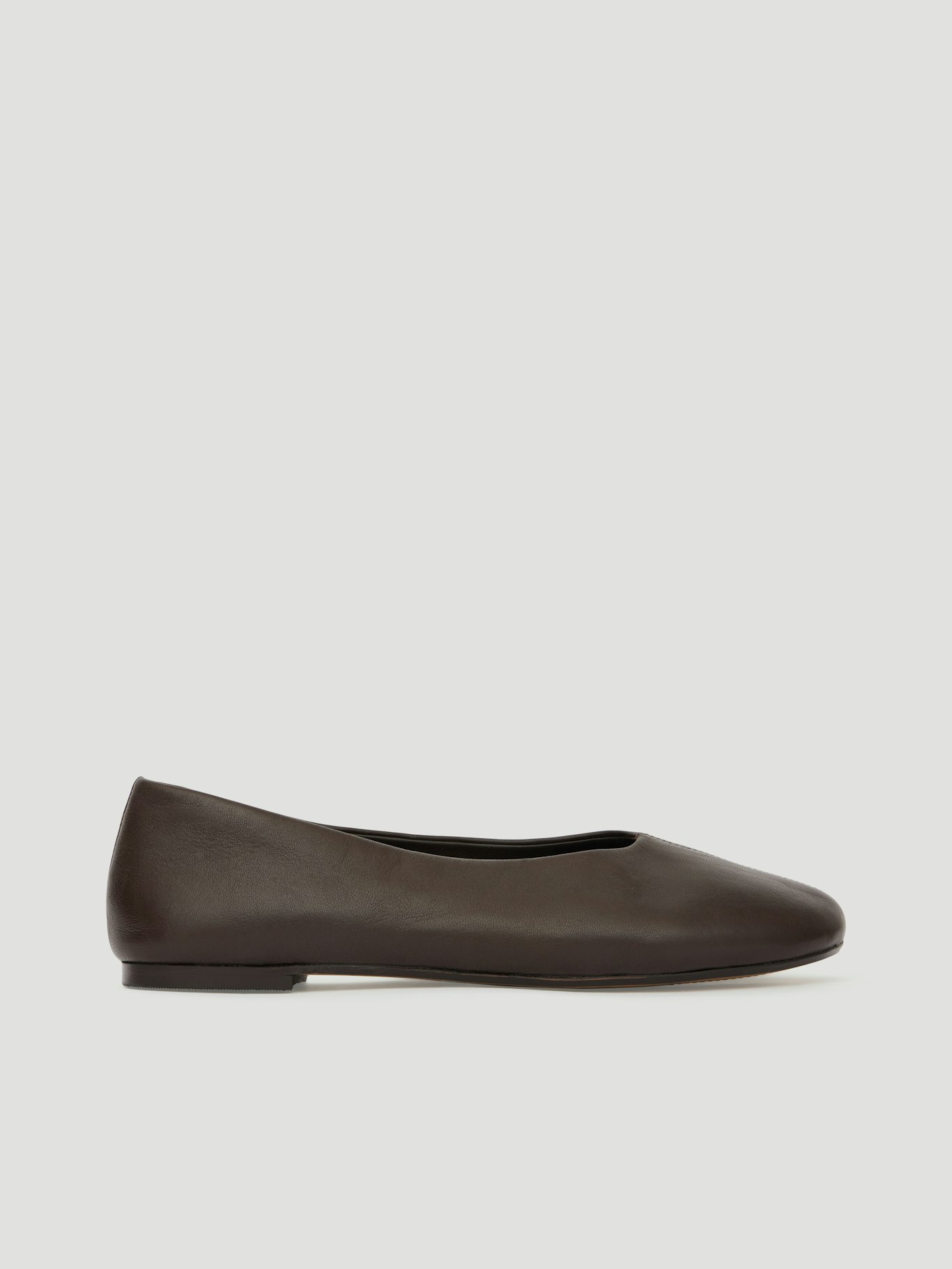 015220-0450-07 Bertie Round Toe Leather Ballet Flats