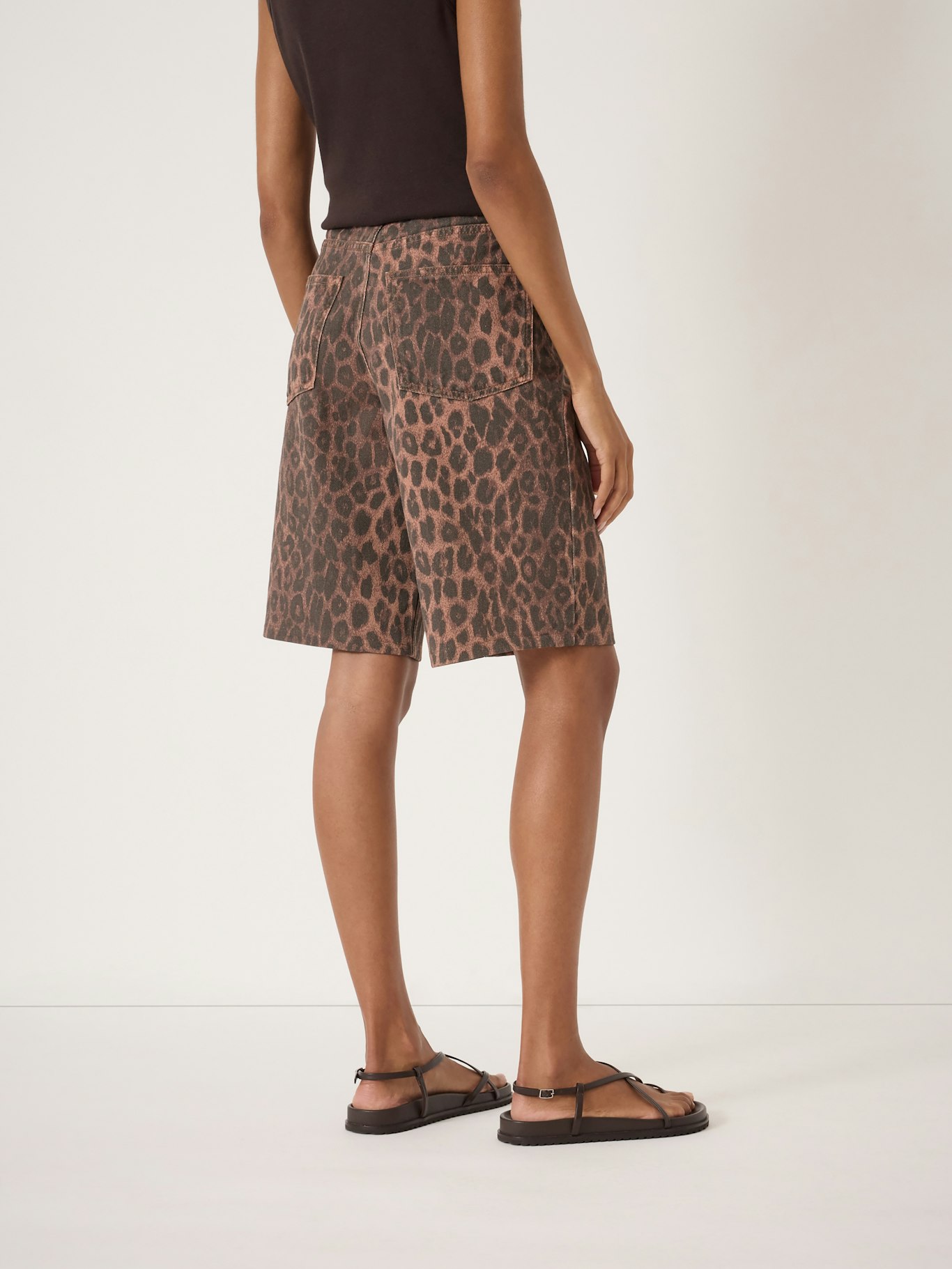 014856-4716-03 Leopard Print Long Denim Bermuda Shorts