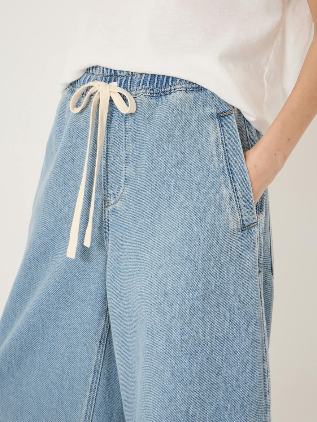 014412-2933-04 Supersoft Jackson Barrel Leg Jeans