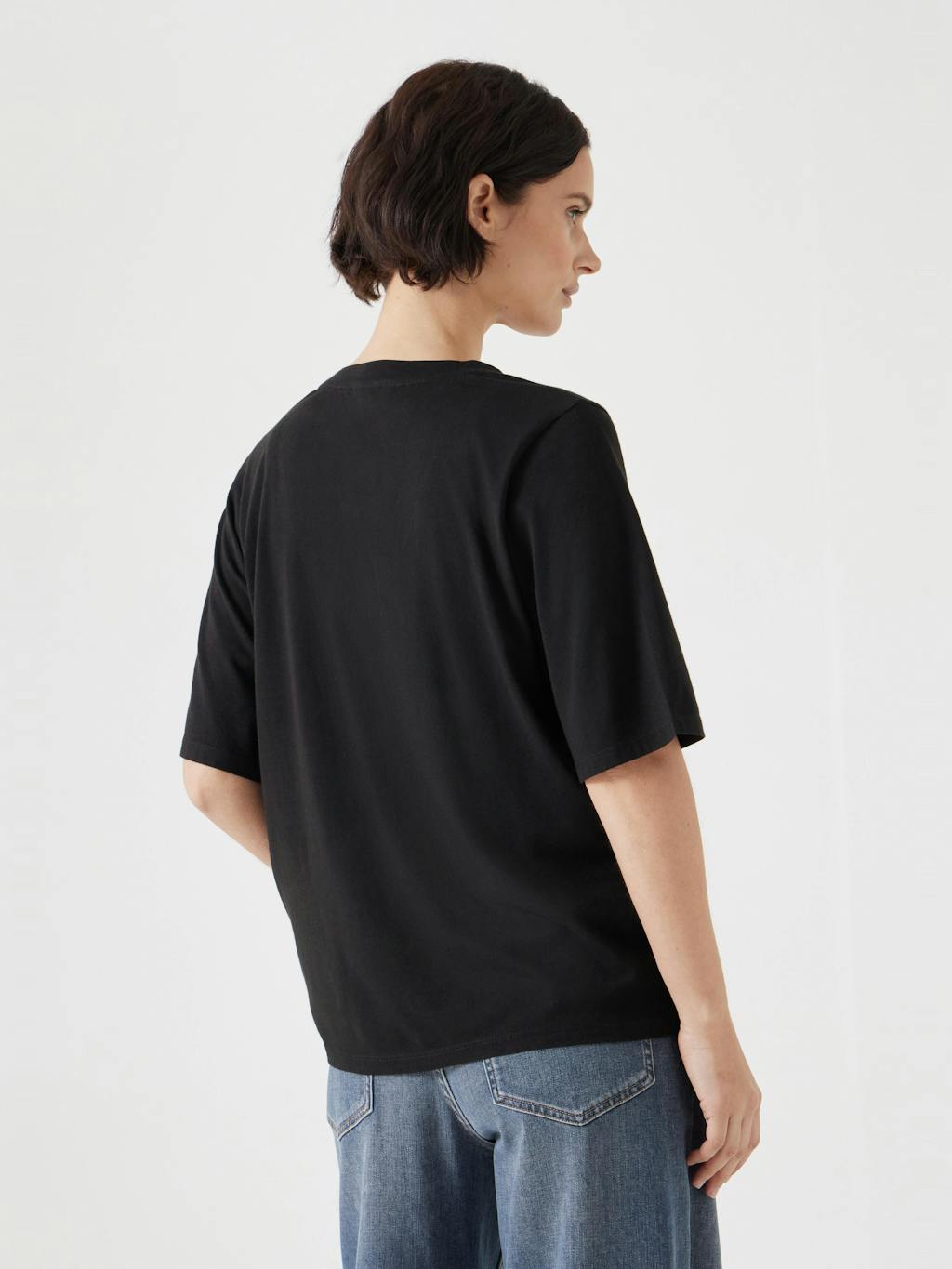 013171-0462-03 Reece V Neck Drapey T-Shirt