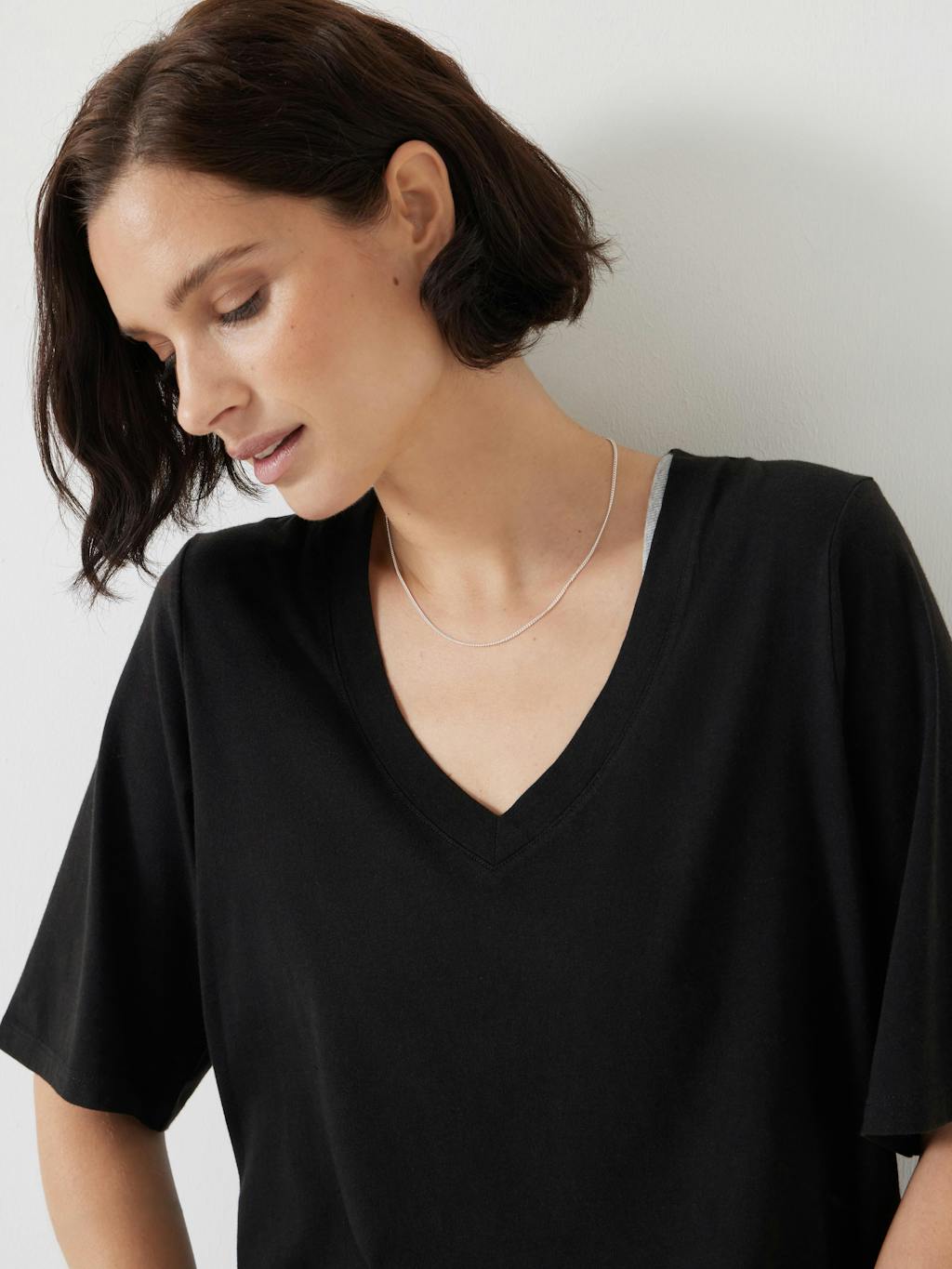 013171-0462-04 Reece V Neck Drapey T-Shirt