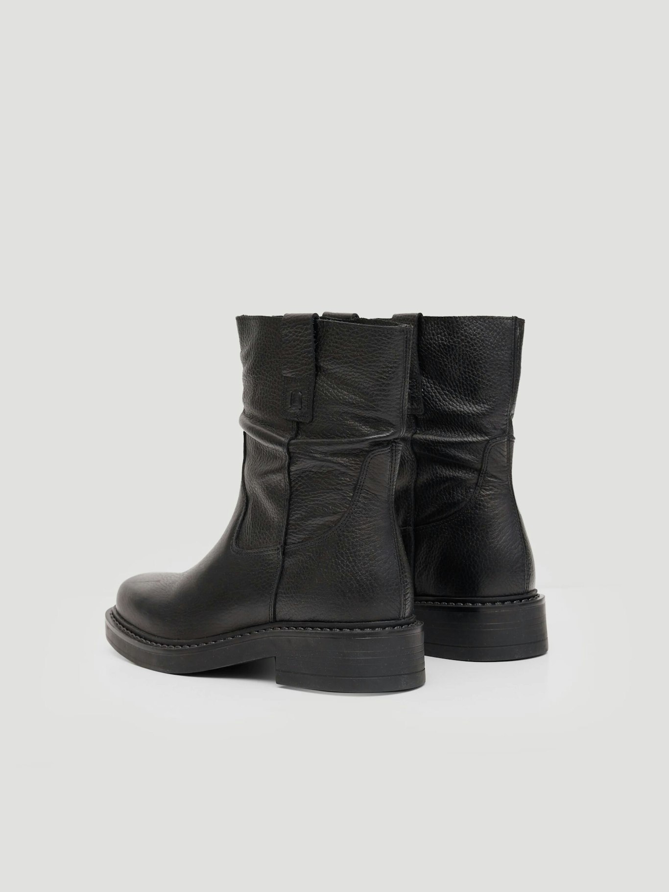 013616-0456-03 Leather Slouchy Biker Boot