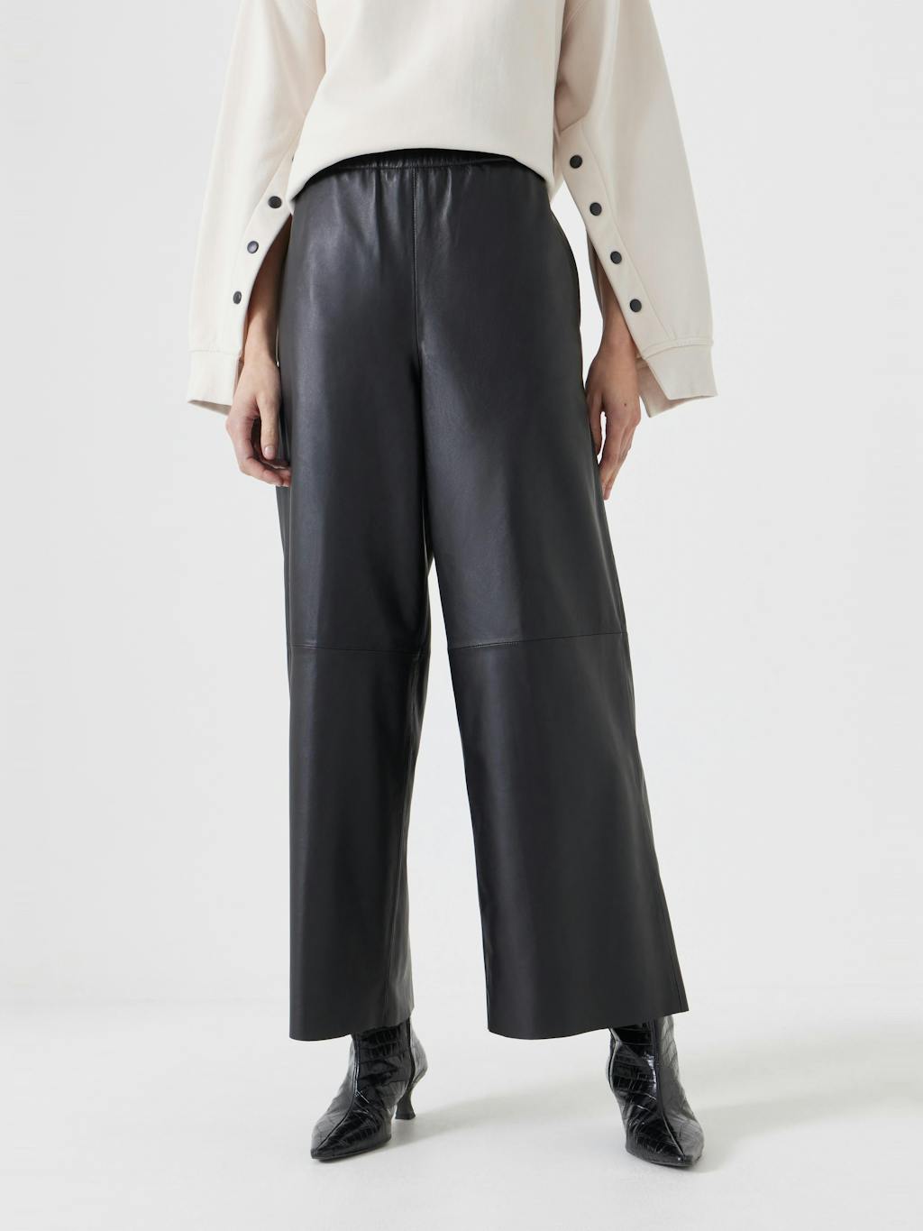 013842-0456-02 Leather Cropped Wide Leg Trousers