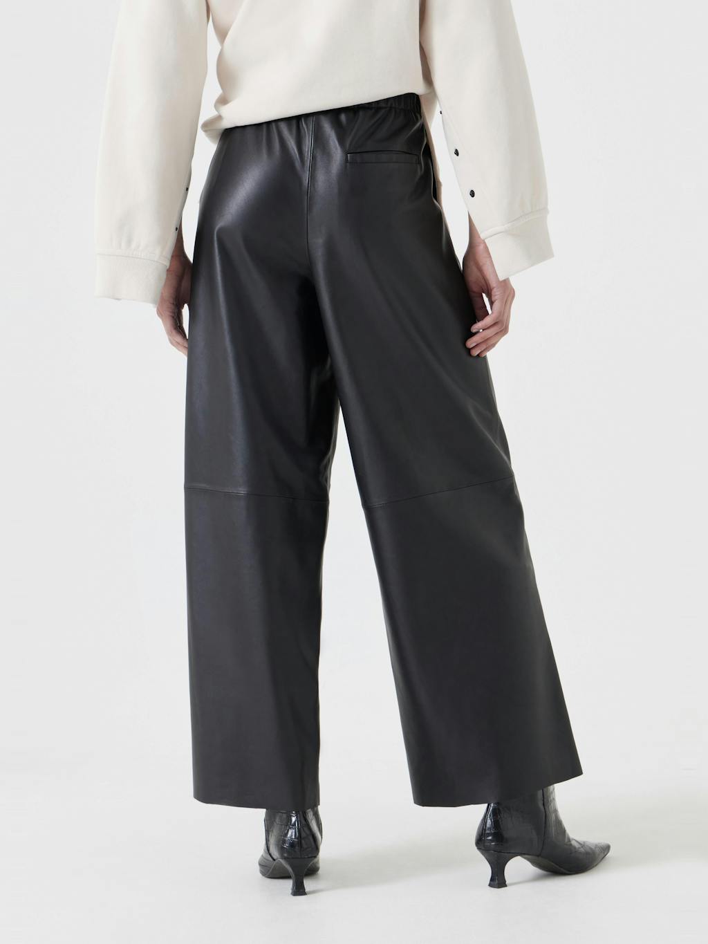 013842-0456-03 Leather Cropped Wide Leg Trousers
