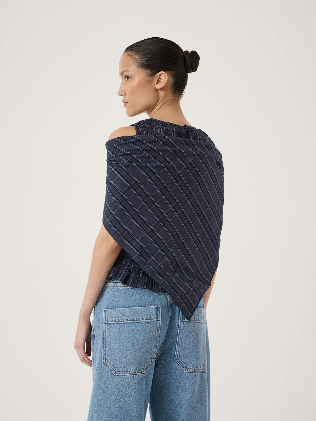 015650-4940-02 Oversized Triangle Checked Scarf