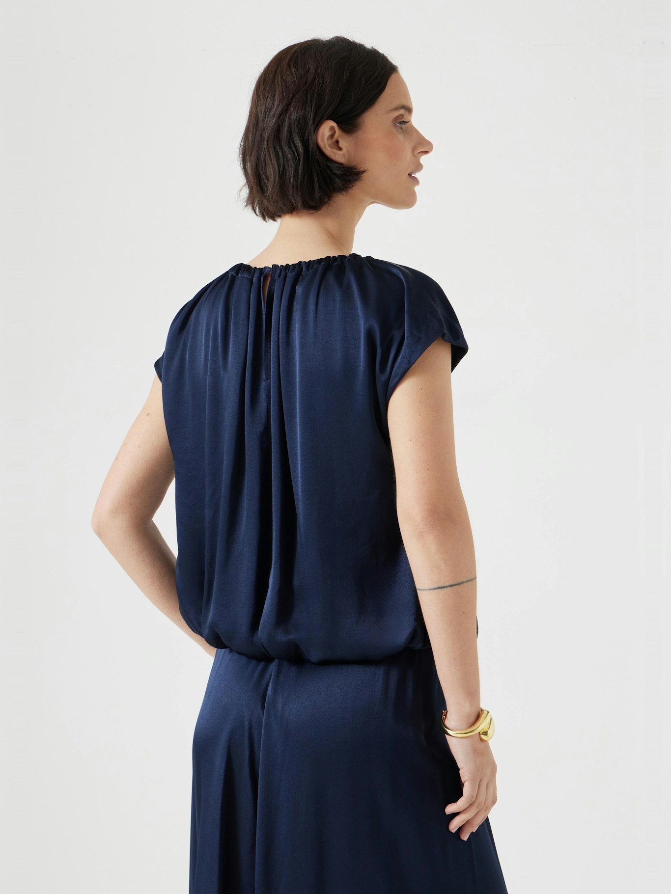 012771-1659-03 Satin Circular Top