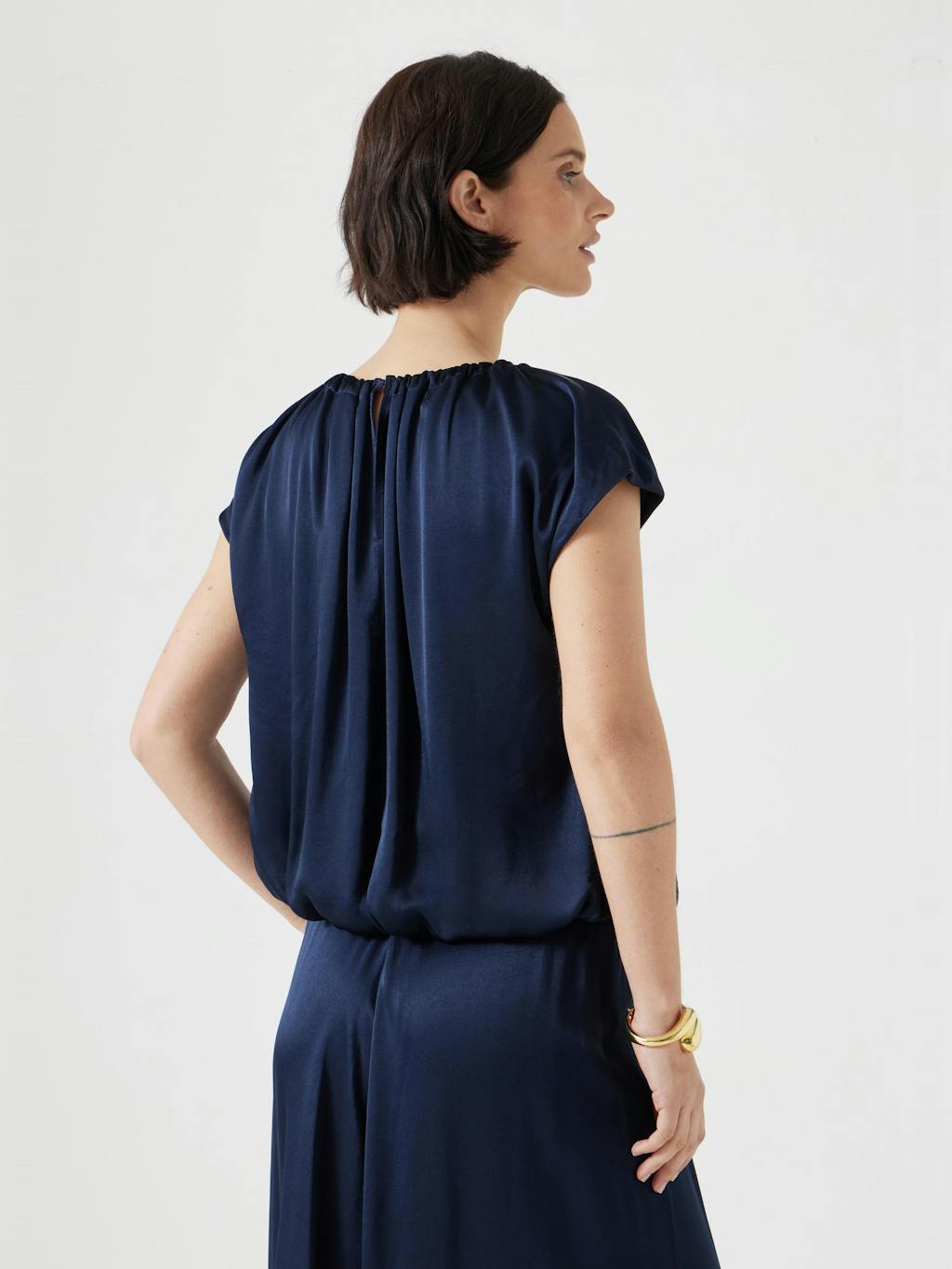 012771-1659-03 Satin Circular Top