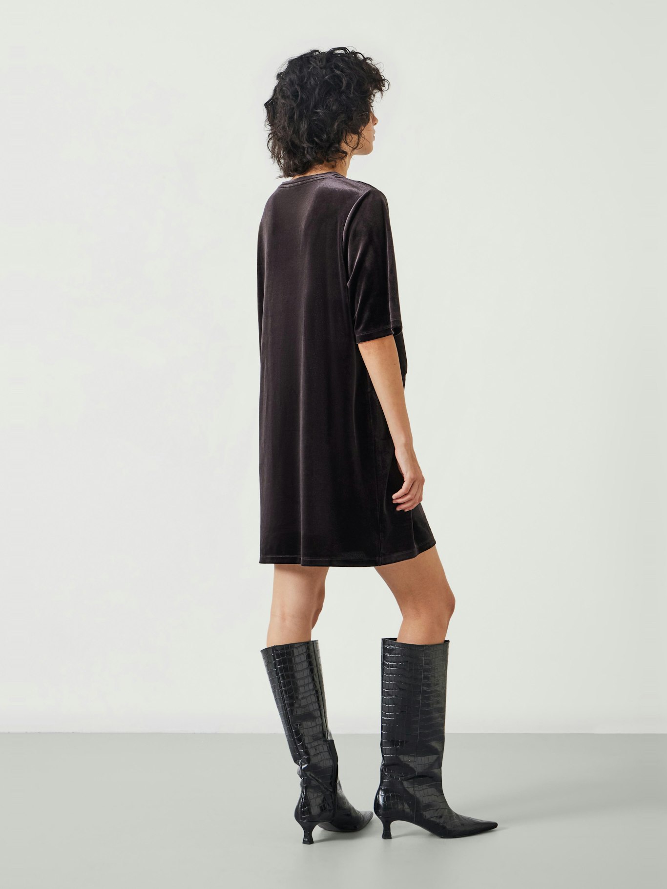 012127-0448-02 Vicky Velvet Mini Dress