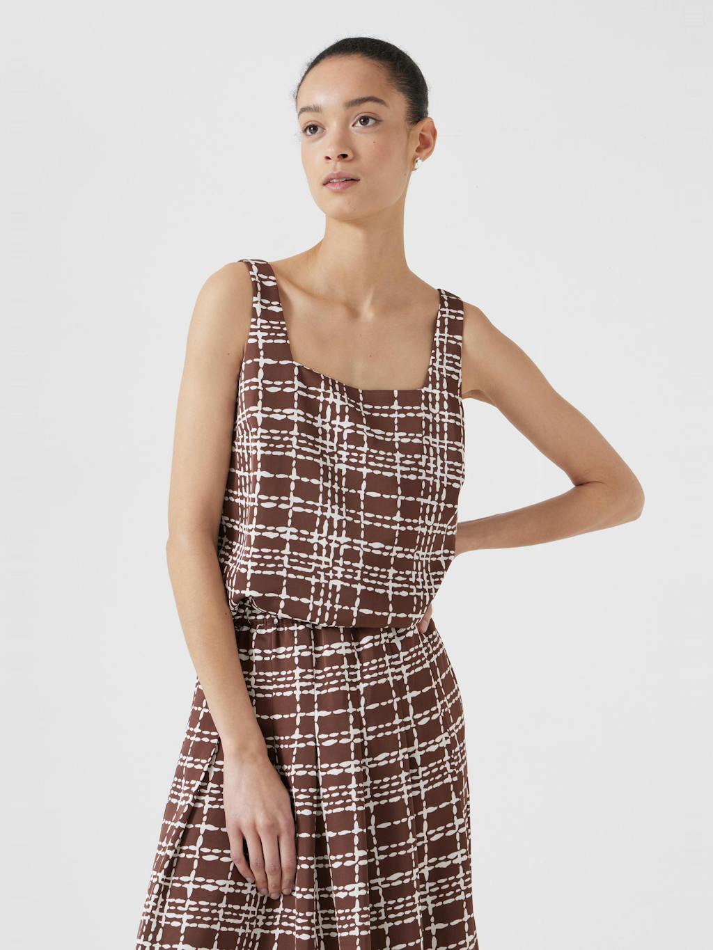 013218-4785-01 Satin Twill Square Neckline Tank Top