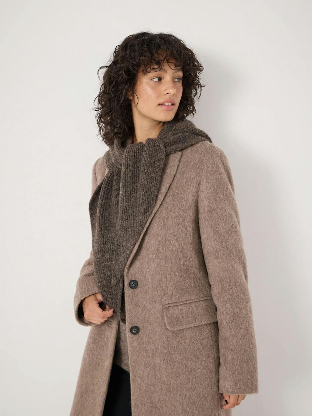 014150-0429-02 Knitted Hooded Scarf