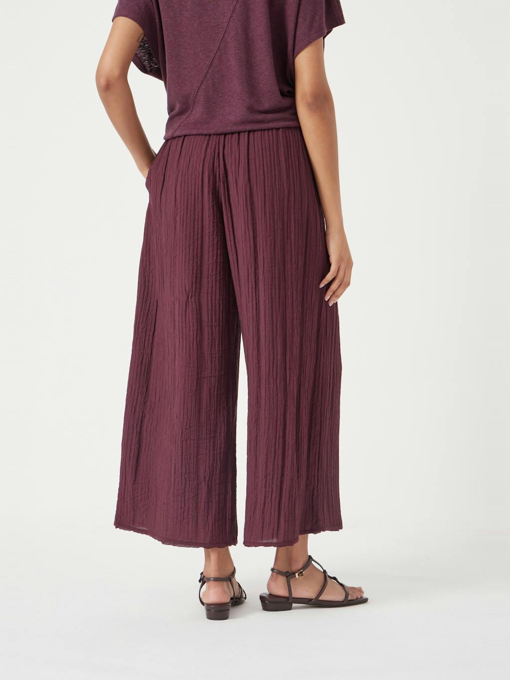013665-1319-03 Crinkle Wide Leg Cropped Trousers