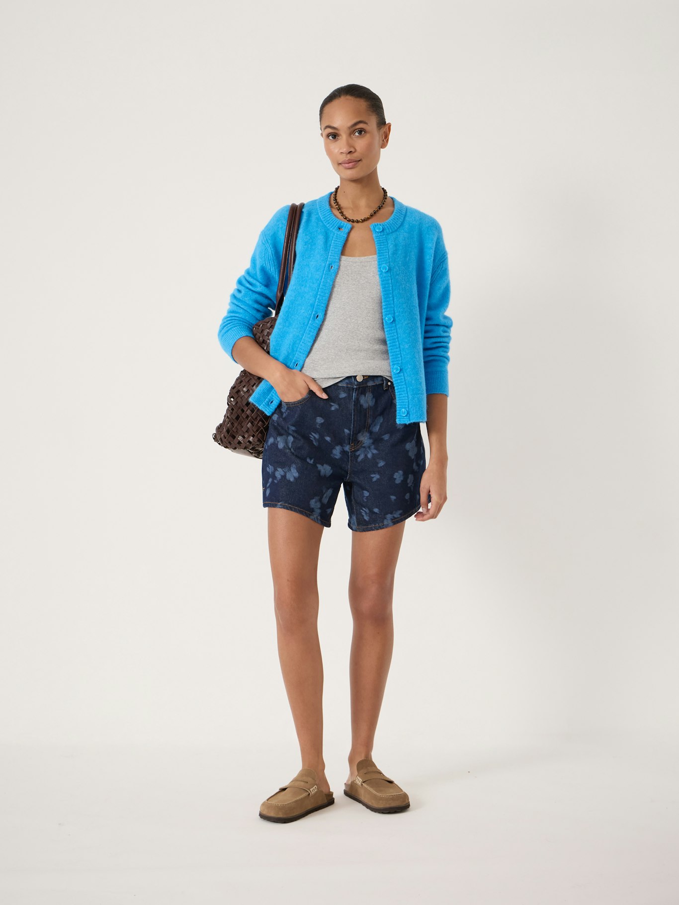 014664-4936-01 Floral Print Essential Mid-Rise Denim Shorts