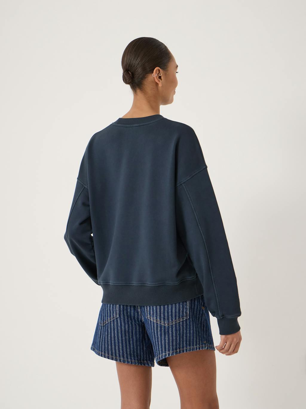 015082-1658-03 Salty Graphic Washed Sweatshirt