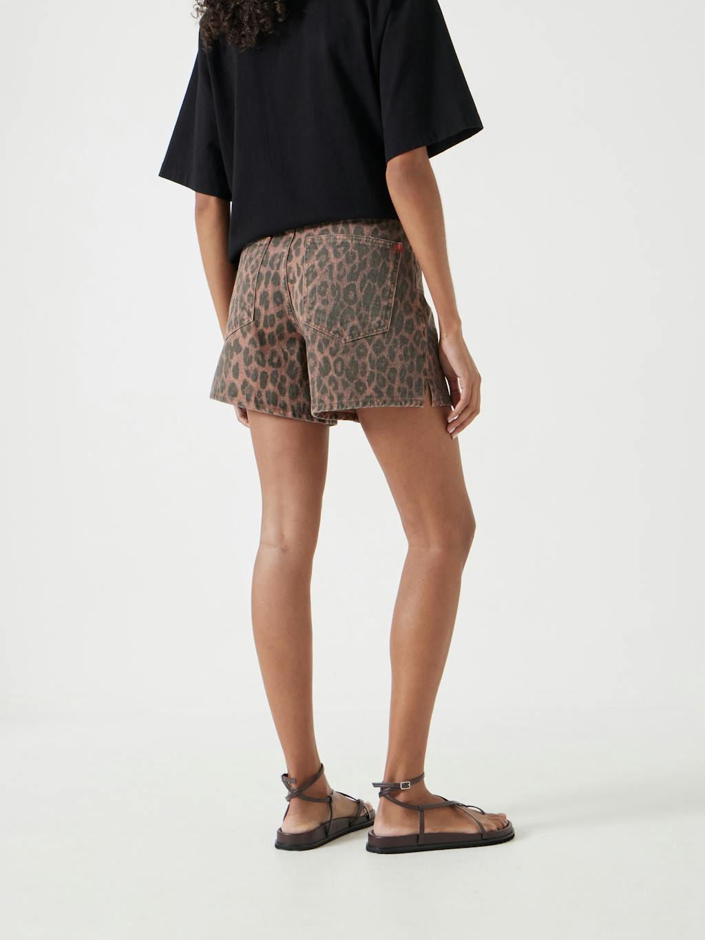 013538-4716-03 Leopard Print Essential Denim Shorts