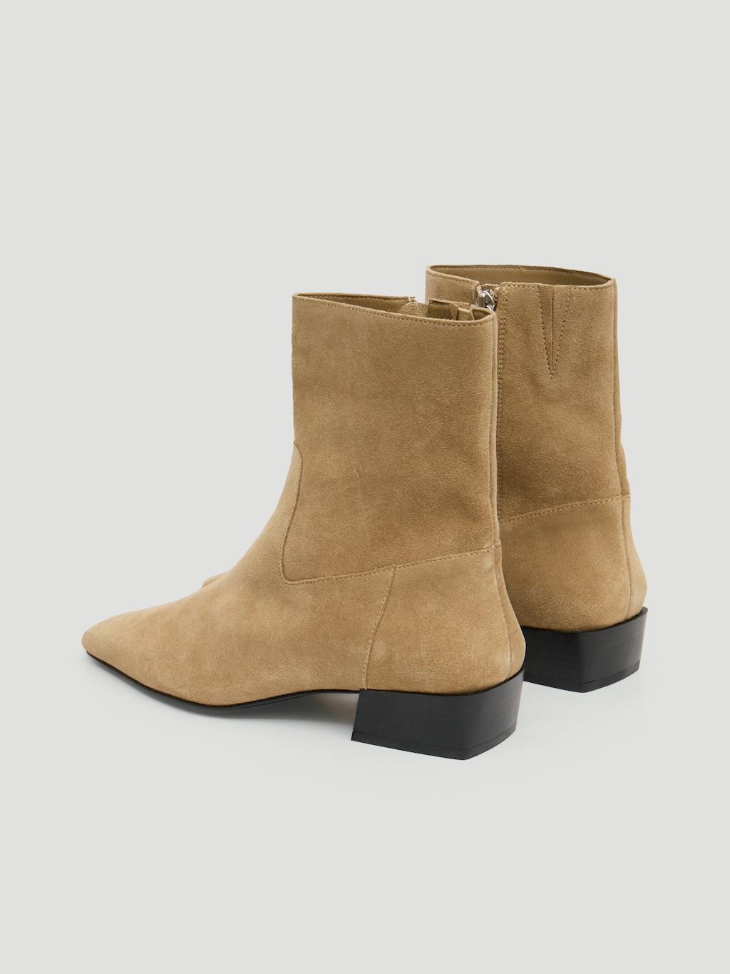 014017-0497-04 Suede Square-Toe Boots