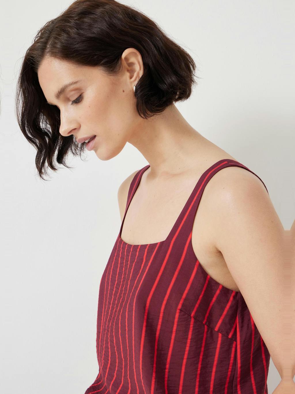 013141-4818-04 Air Flow Square Neckline Tank Top