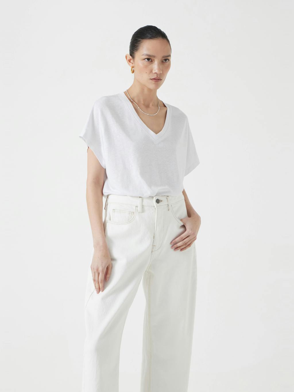 012888-0001-01 Rosalia Linen Blend V Neck T-Shirt