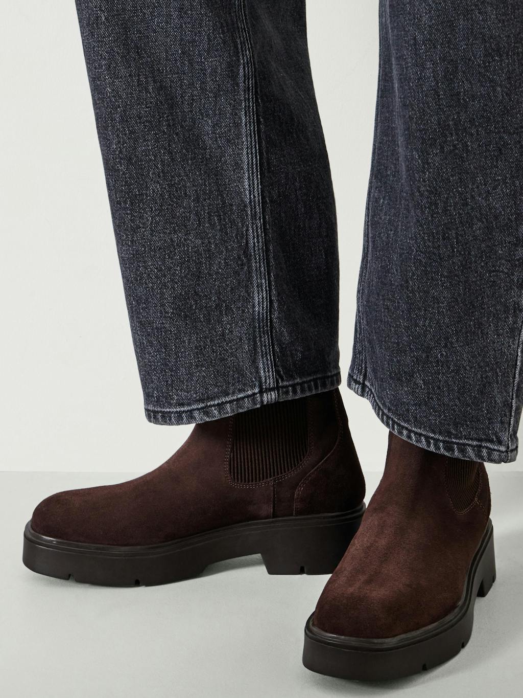 012818-4671-02 Chunky Suede Chelsea Boots