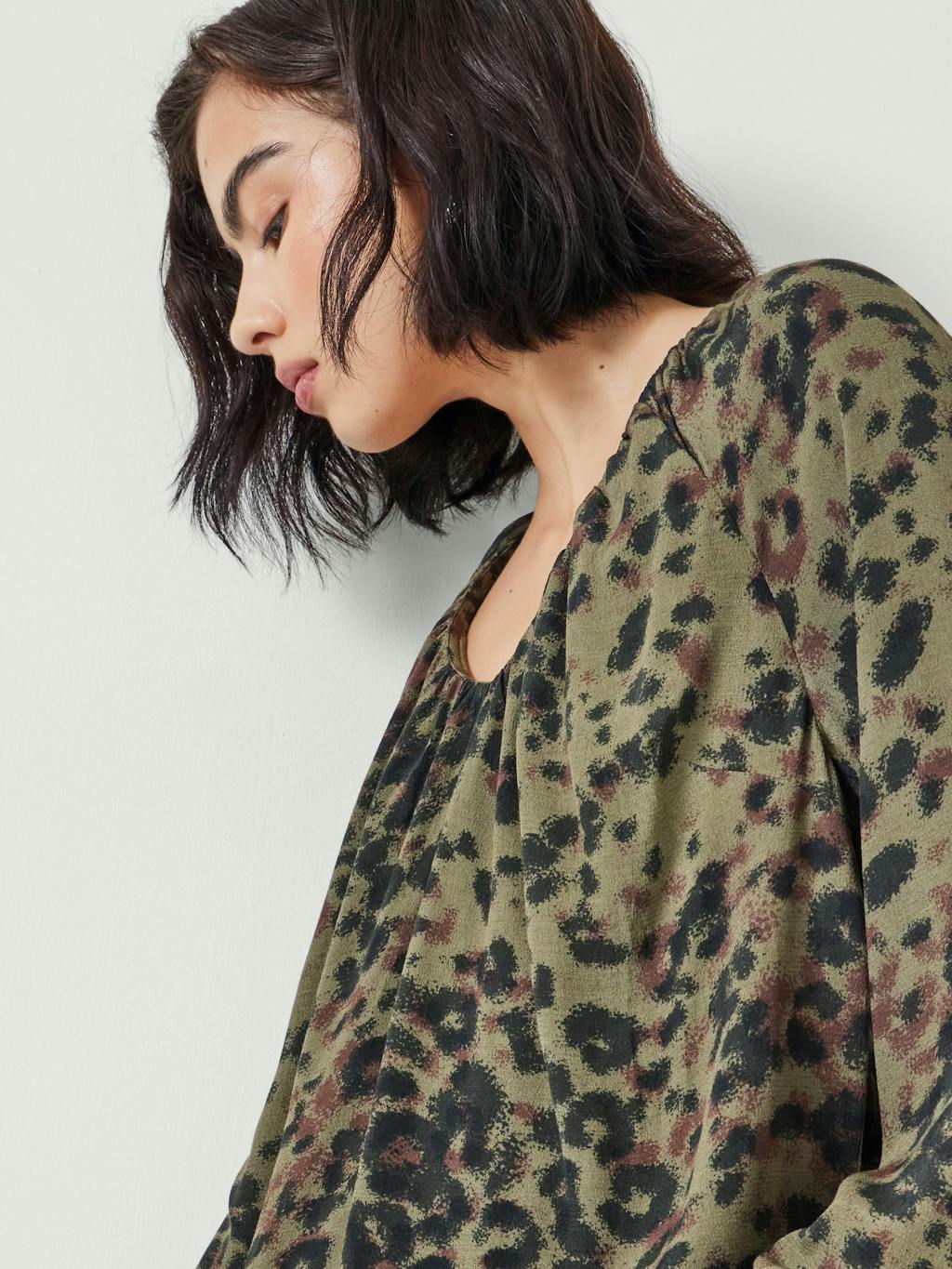 012337-4645-04 Elise V-Neck Printed Blouse