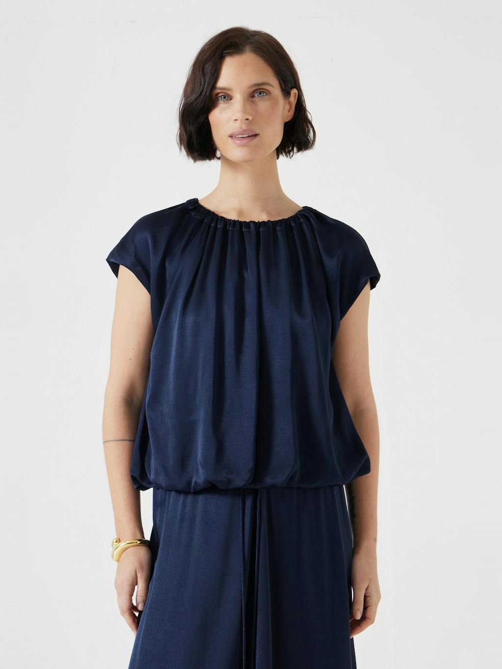 012771-1659-04 Satin Circular Top