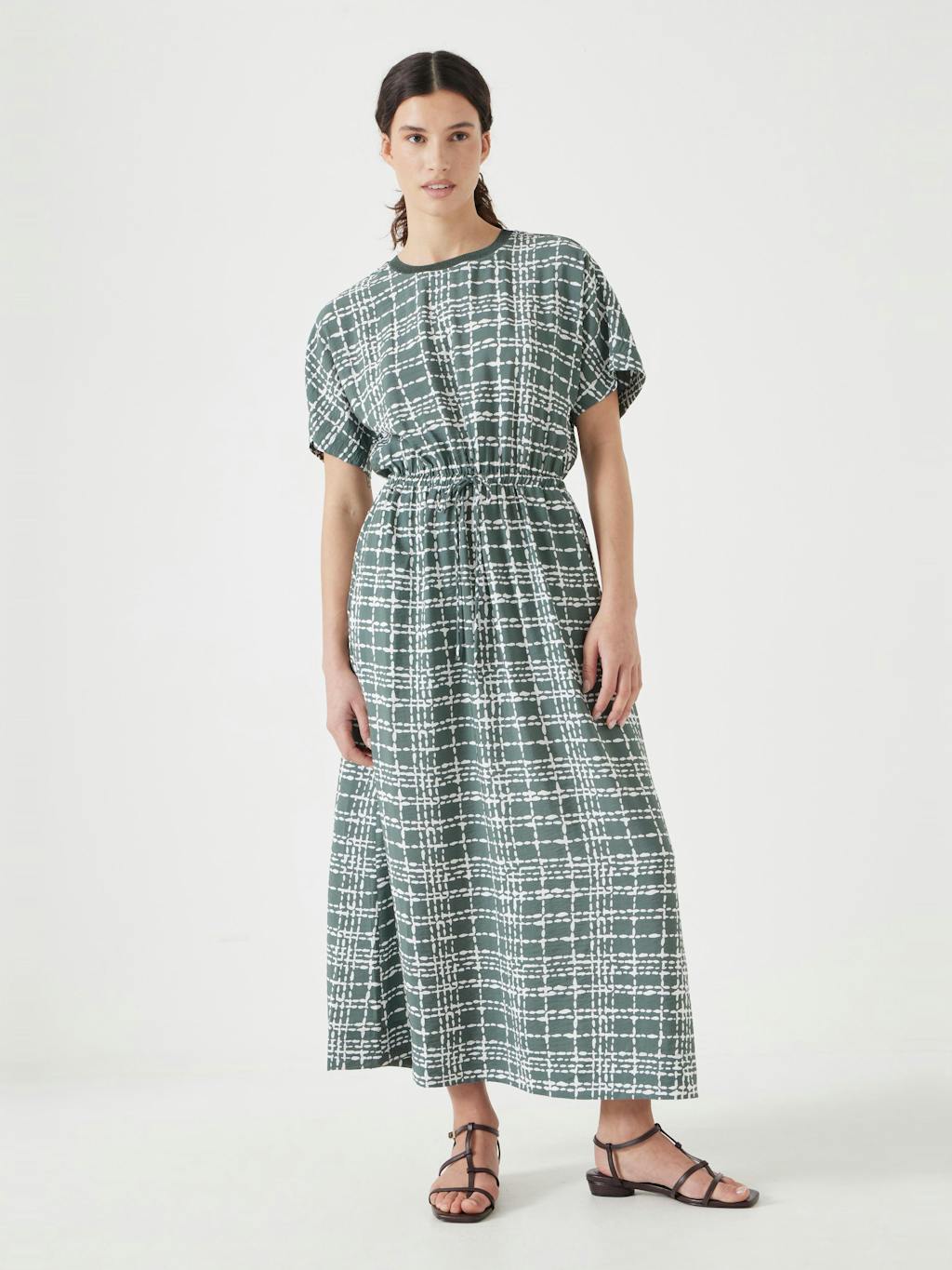 012712-4799-01 Air Flow Short Sleeve Crew Neck Midi Dress