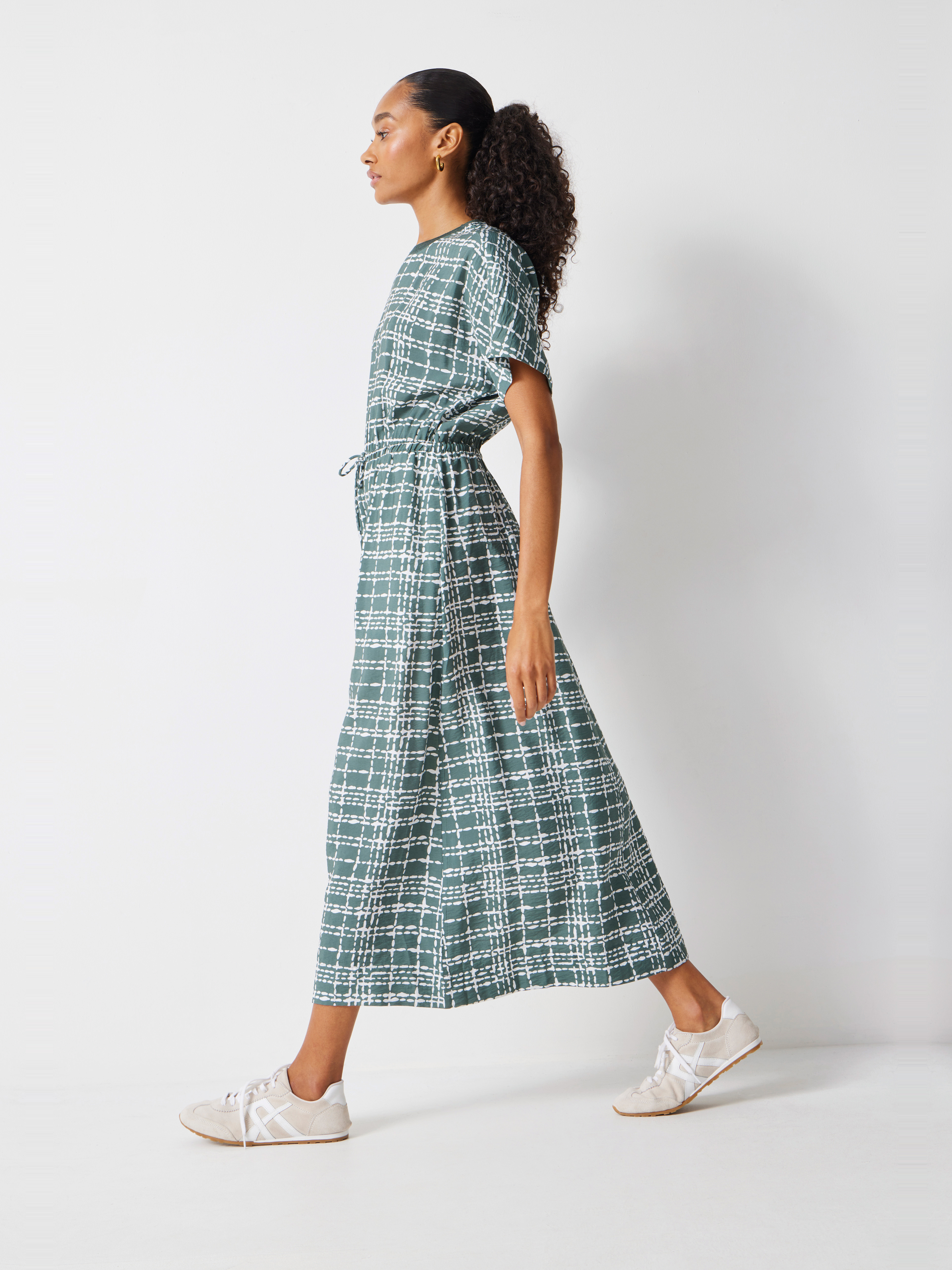 Air Flow Short Sleeve Crew Neck Midi Dress