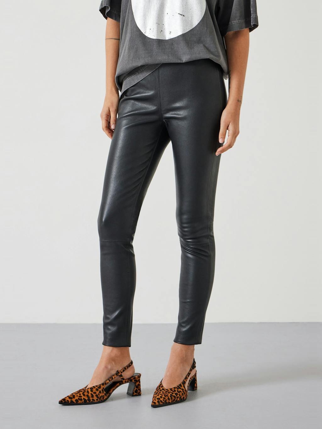 012844-0456-02 Leather Legging
