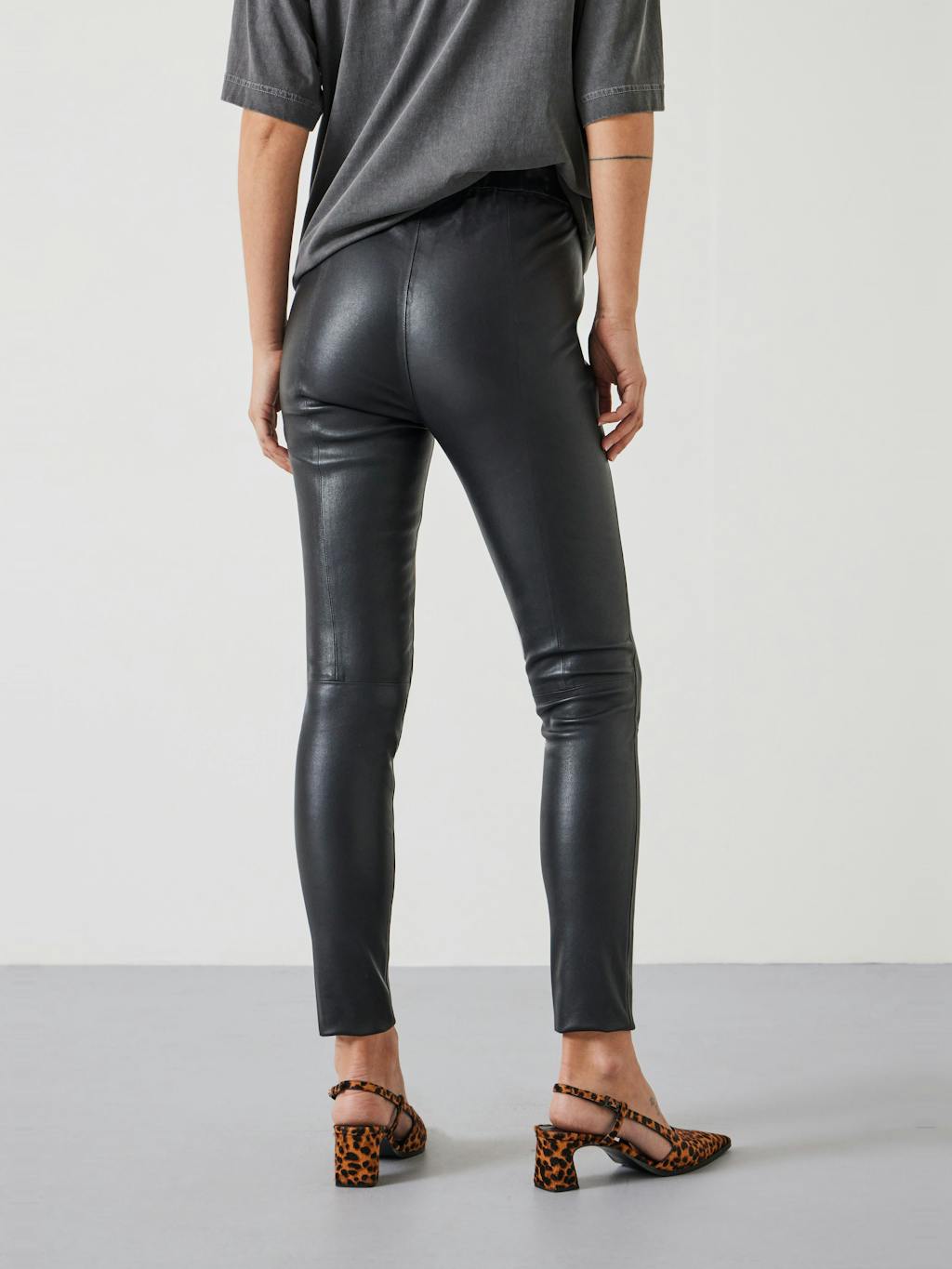 012844-0456-03 Leather Legging
