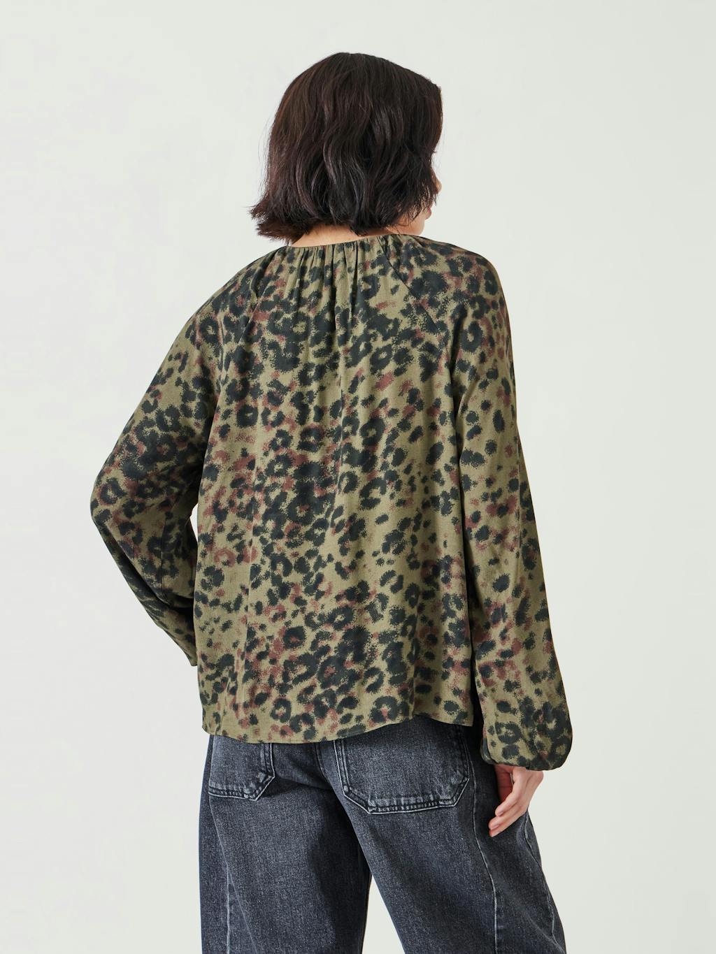 012337-4645-03 Elise V-Neck Printed Blouse