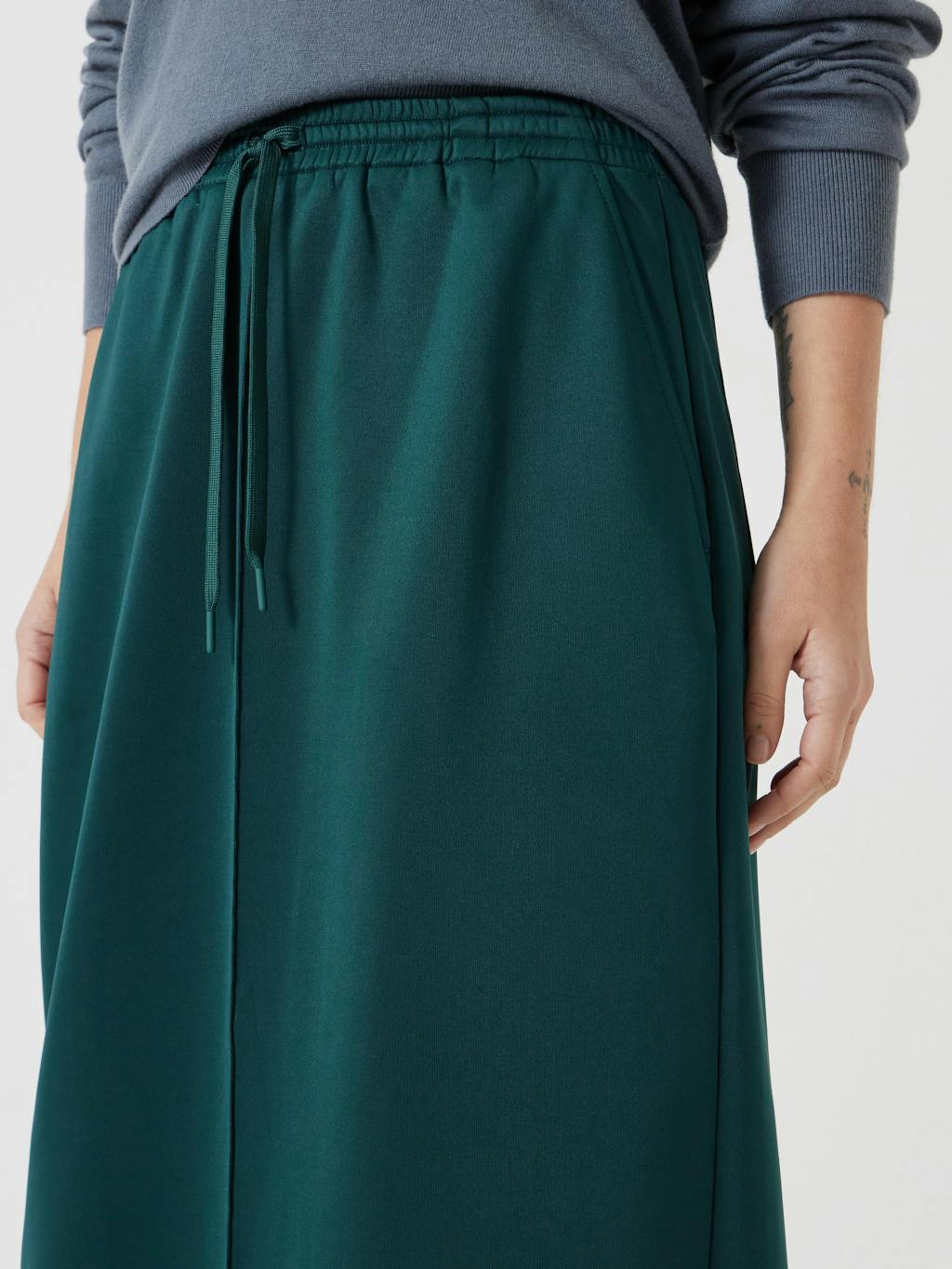 012256-1944-04 Harrison Pintuck Jersey Skirt