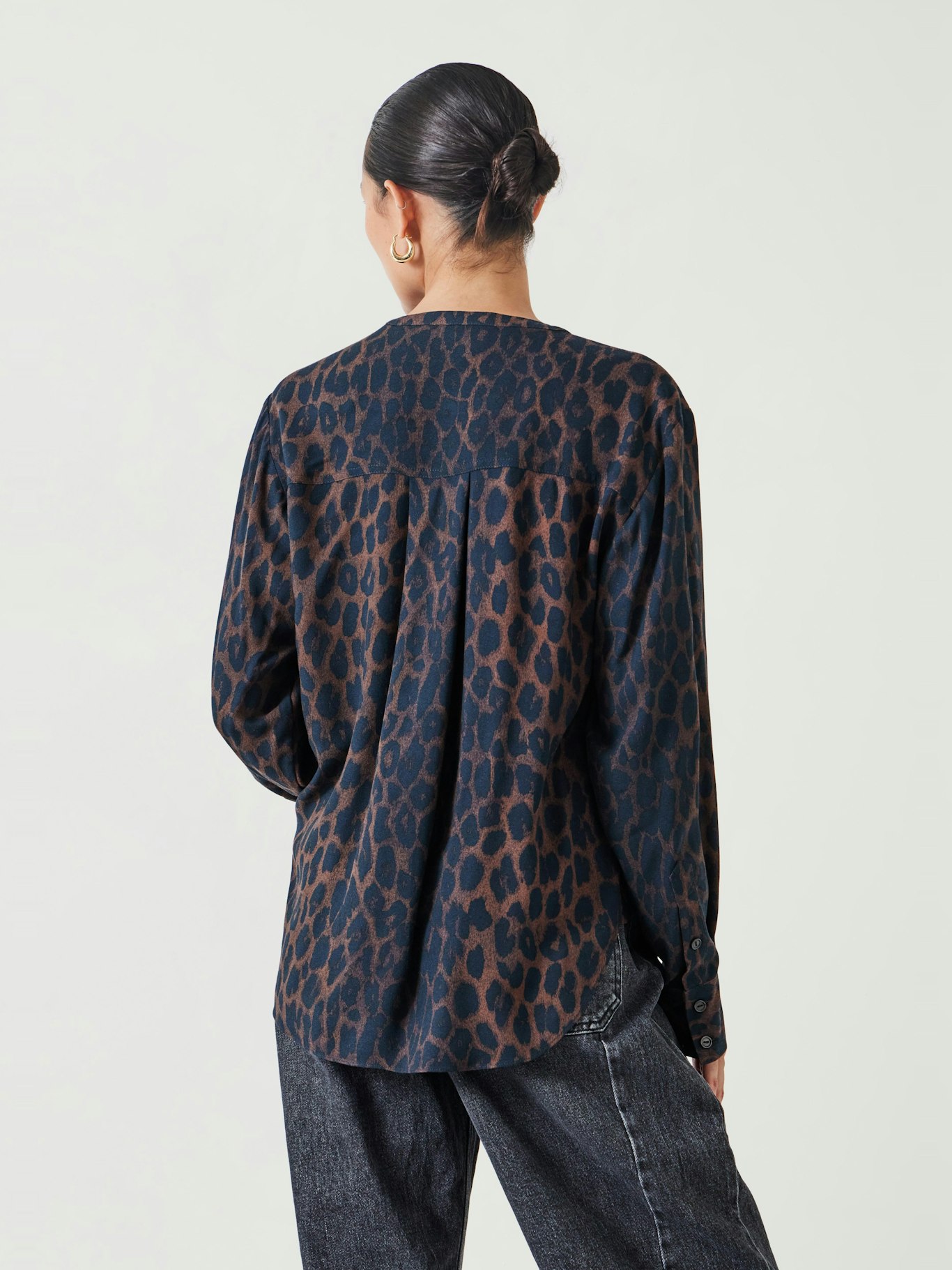 013573-4604-03 Fernanda Leopard Print Blouse
