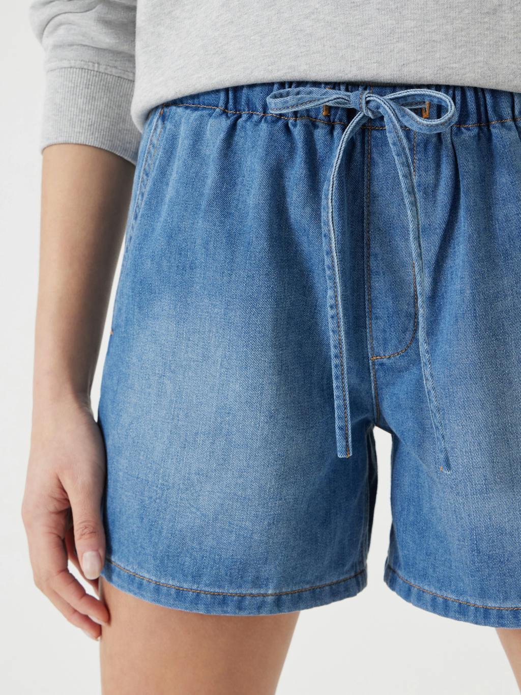 013571-2797-04 Betty Denim Pull On Shorts