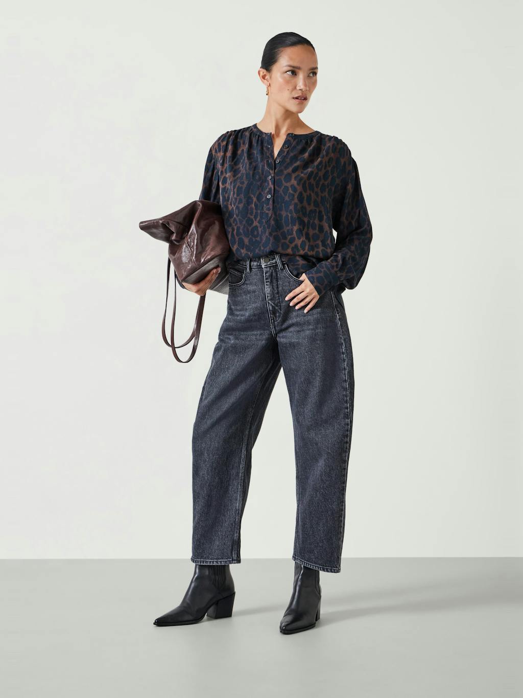 013573-4604-02 Fernanda Leopard Print Blouse