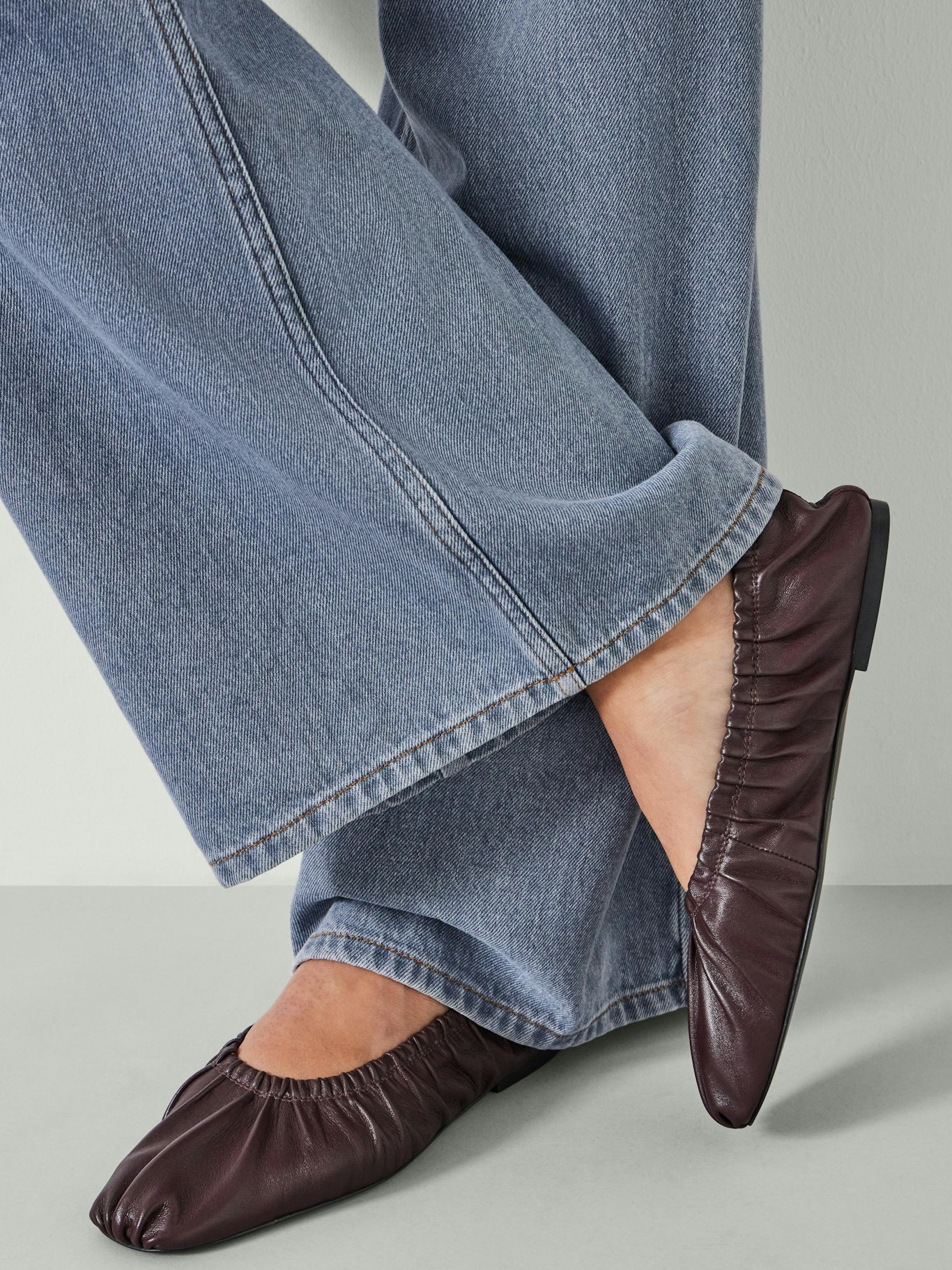 011773-3070-02 Ruby Ruched Leather Ballet Flats