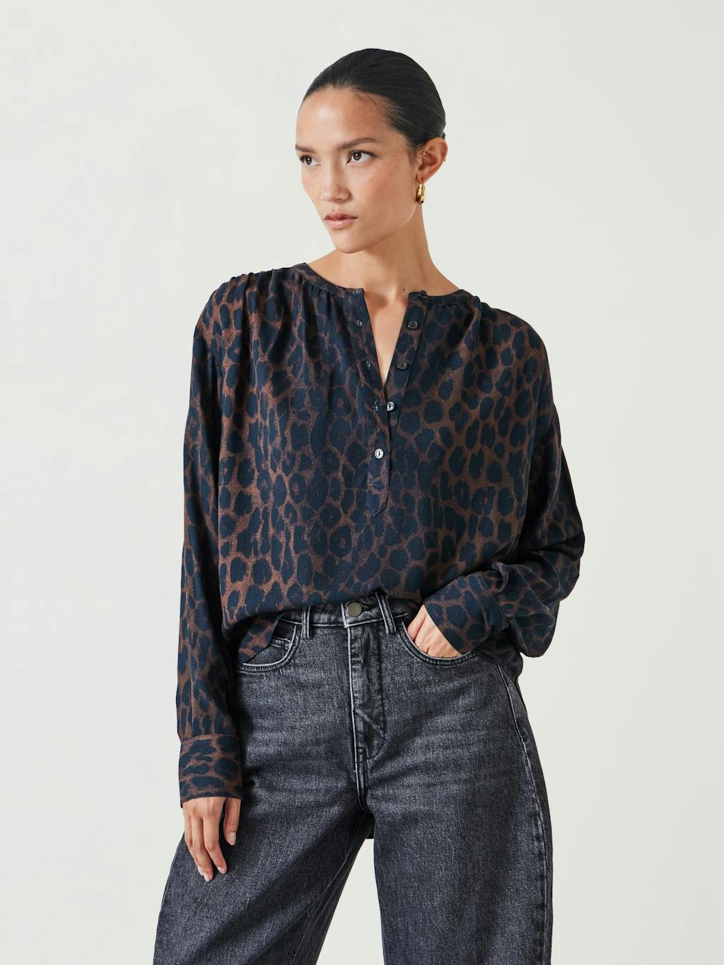 011671-4604-01 Fernanda Collarless Blouse