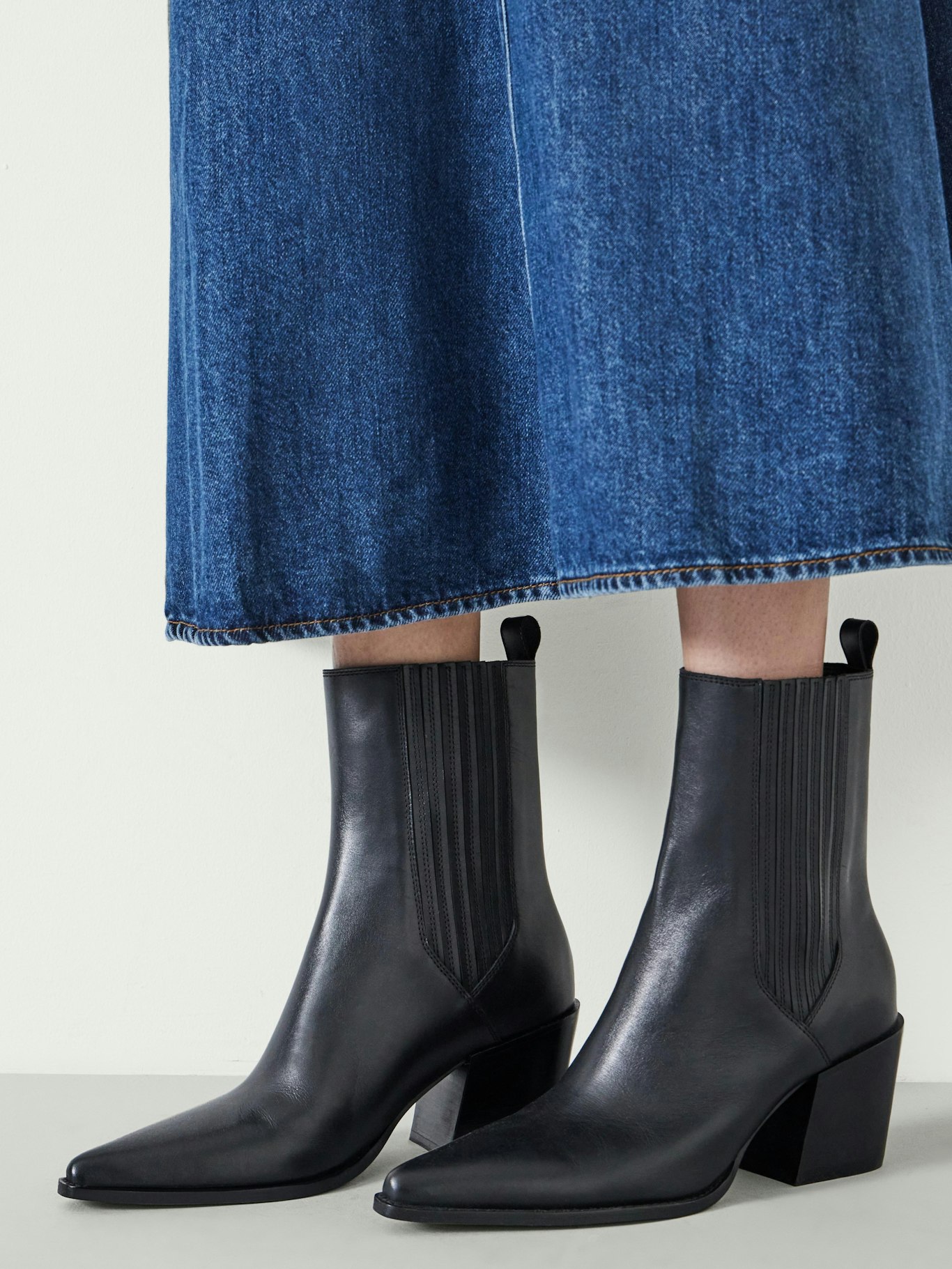 011938-0456-02 Western Leather Chelsea Boots