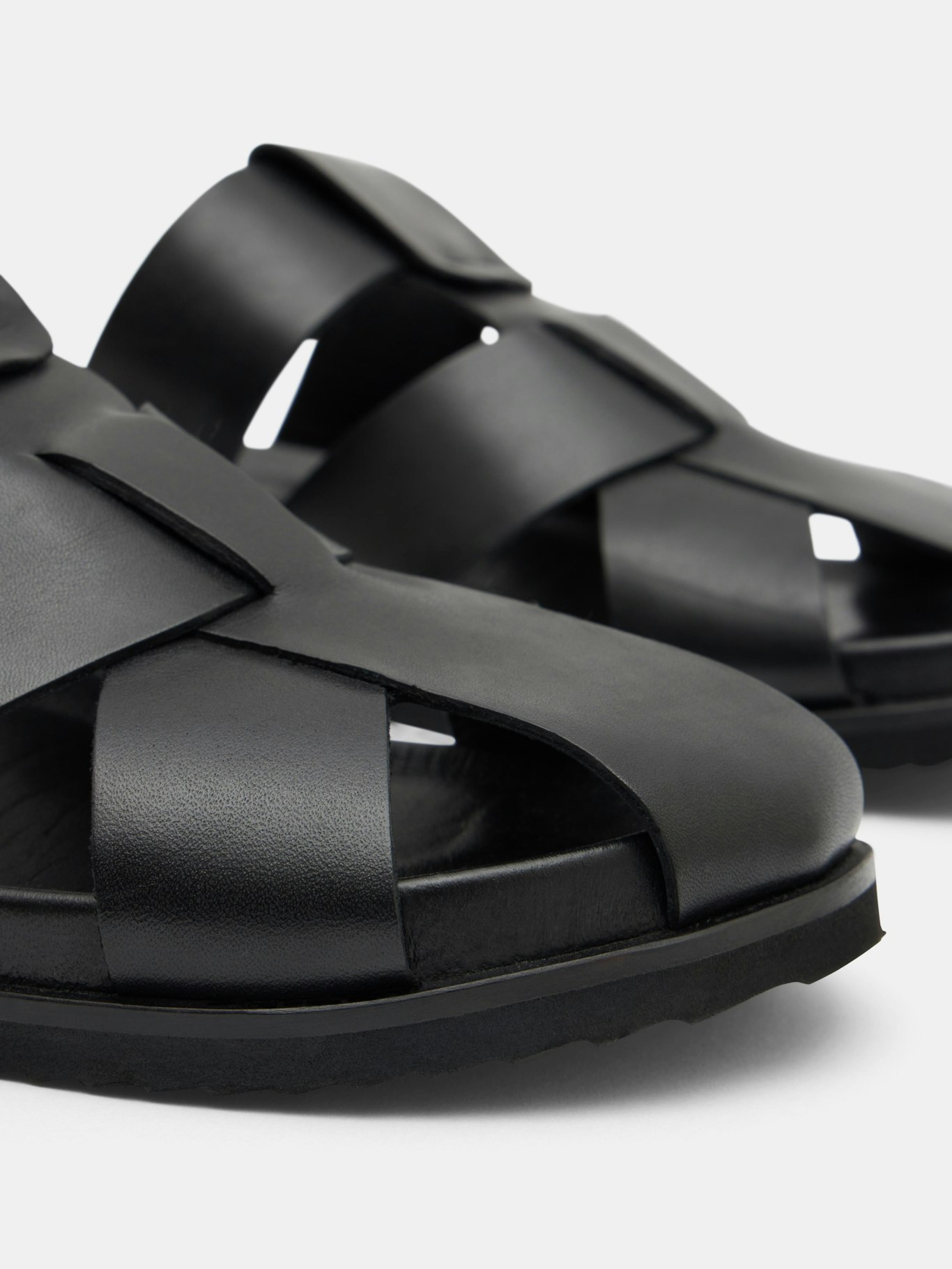 011113-0456-04 Cora Leather Closed Toe Cage Sandals