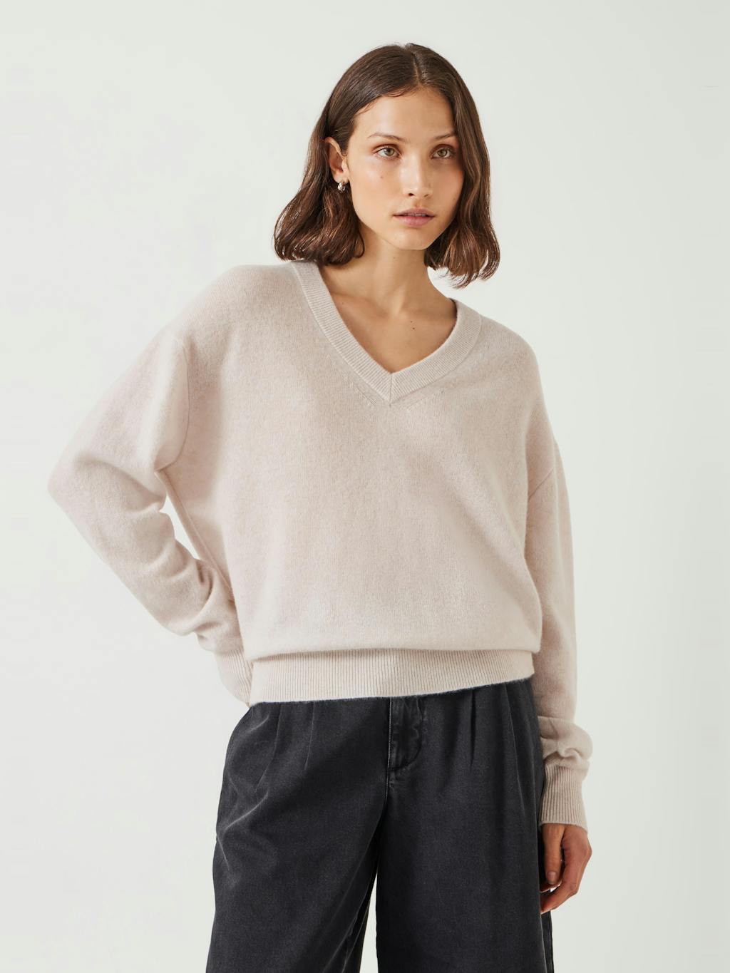 011491-0003-01 Scarlett Cashmere V-Neck Jumper