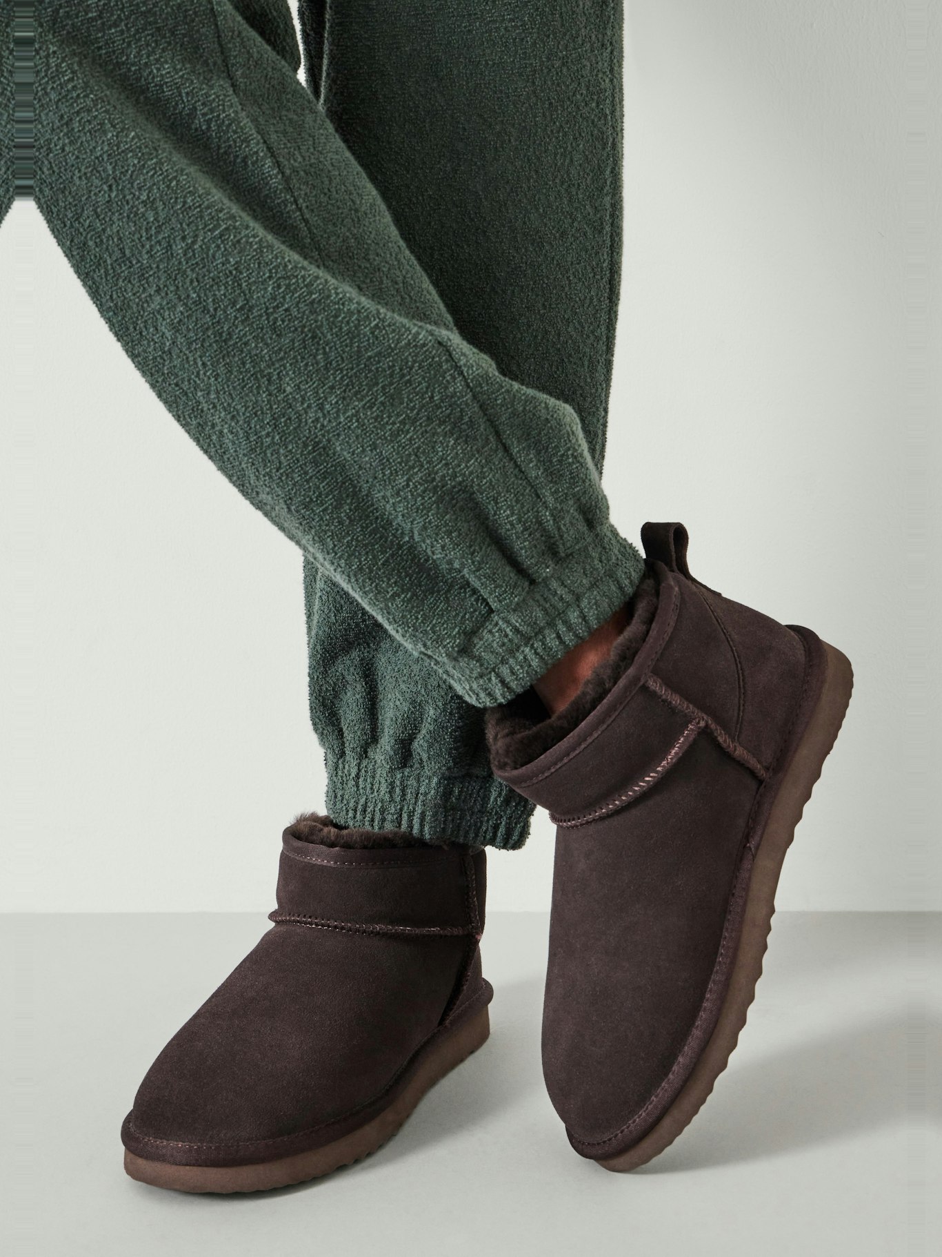 006958-0067-02 Ultra Mini Sheepskin Boots