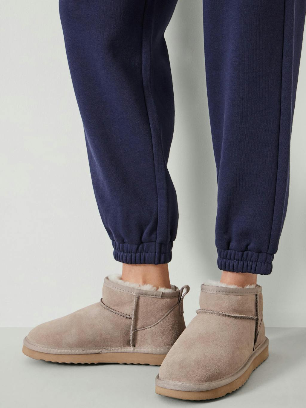 006958-0306-02 Ultra Mini Sheepskin Boots