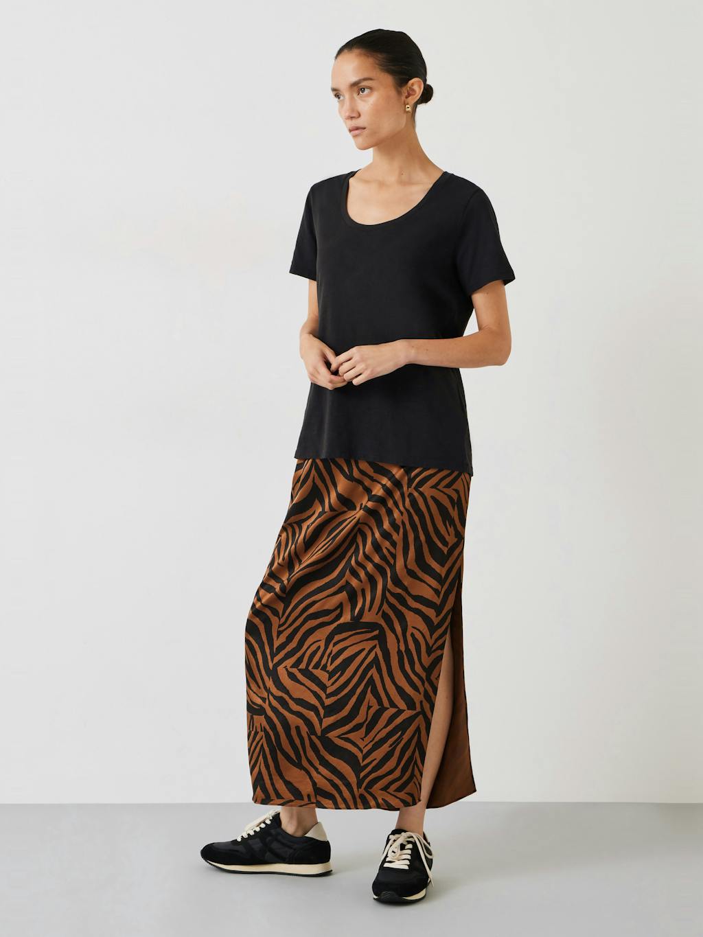 005675-0456-02 Hari Scoop Neck Cotton Slub T-Shirt