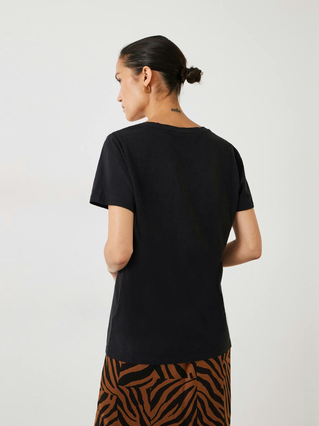 005675-0456-03 Hari Scoop Neck Cotton Slub T-Shirt