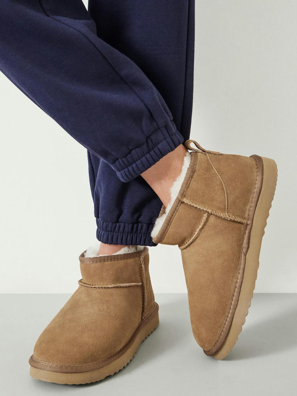 006958-2801-02 Ultra Mini Sheepskin Boots