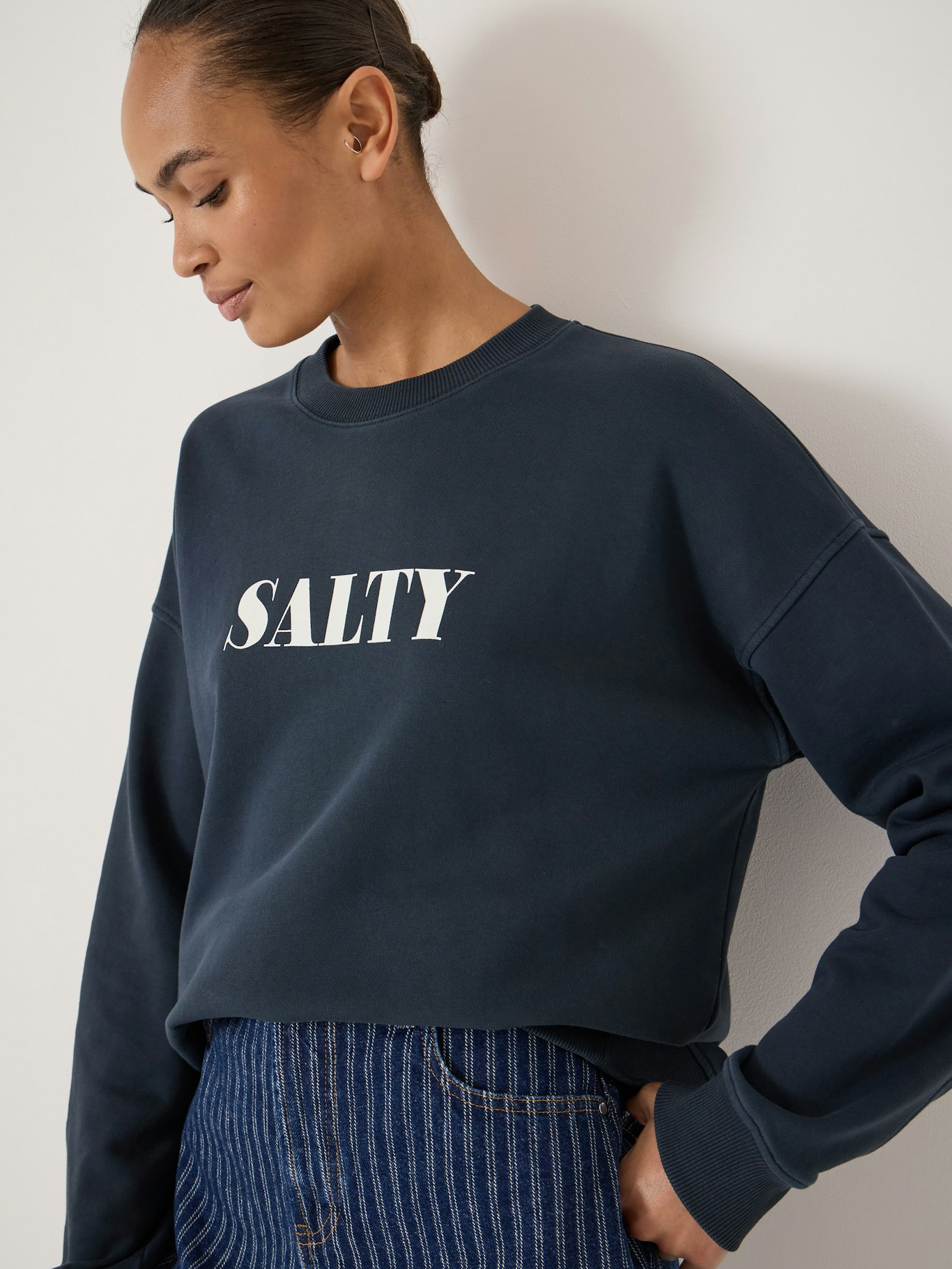 015082-1658-04 Salty Graphic Washed Sweatshirt