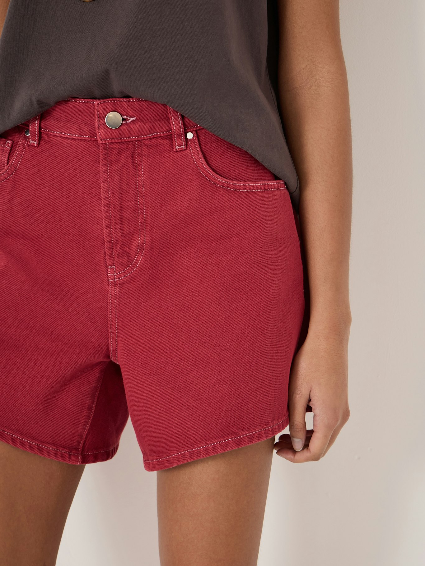 015336-1166-04 Essential Mid-Rise Denim Shorts