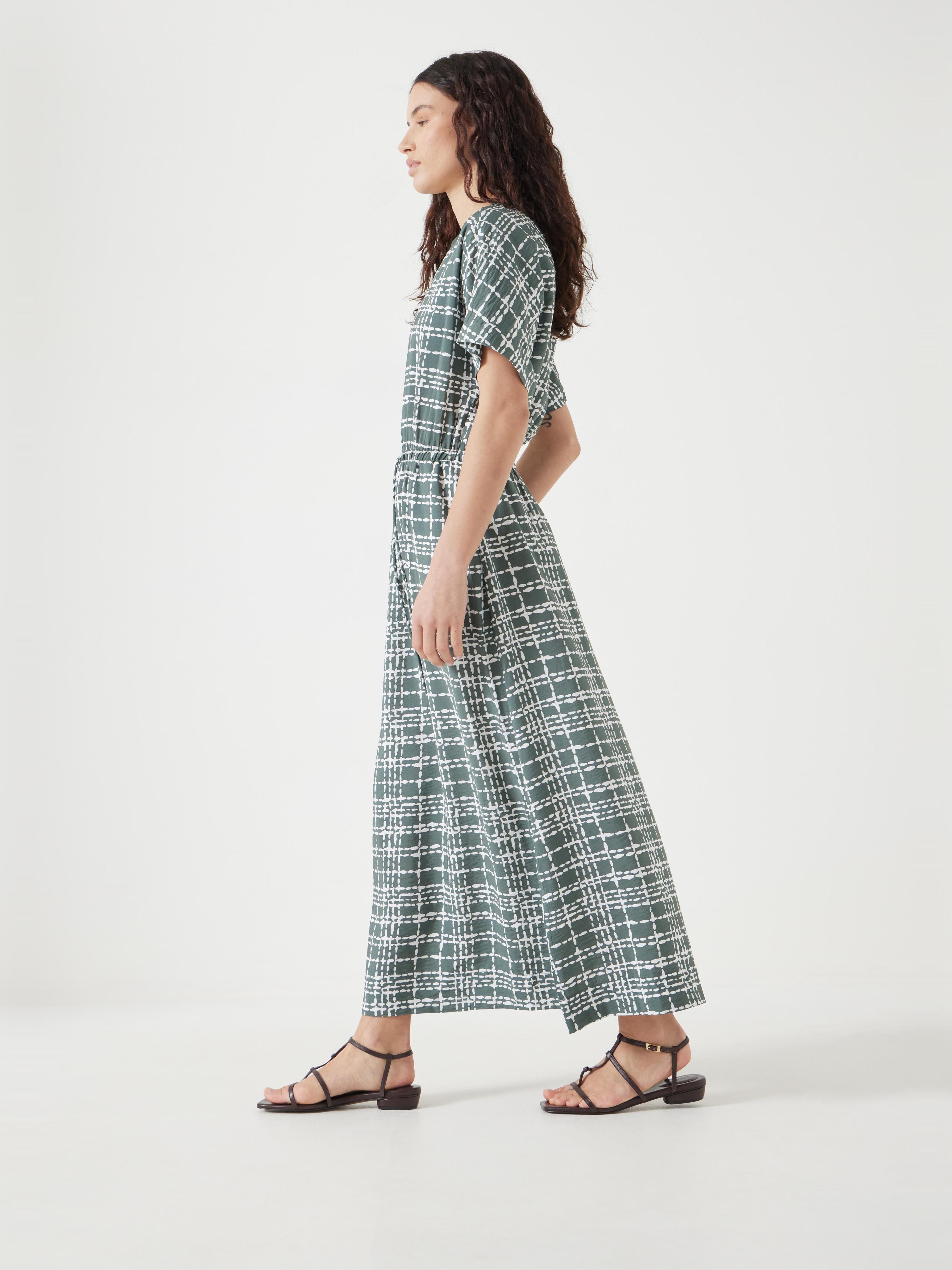 Air Flow Short Sleeve Crew Neck Midi Dress