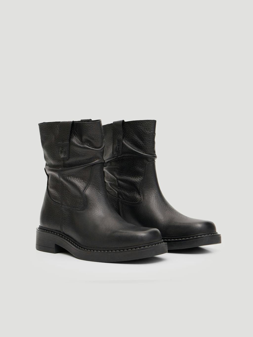 013616-0456-04 Leather Slouchy Biker Boot