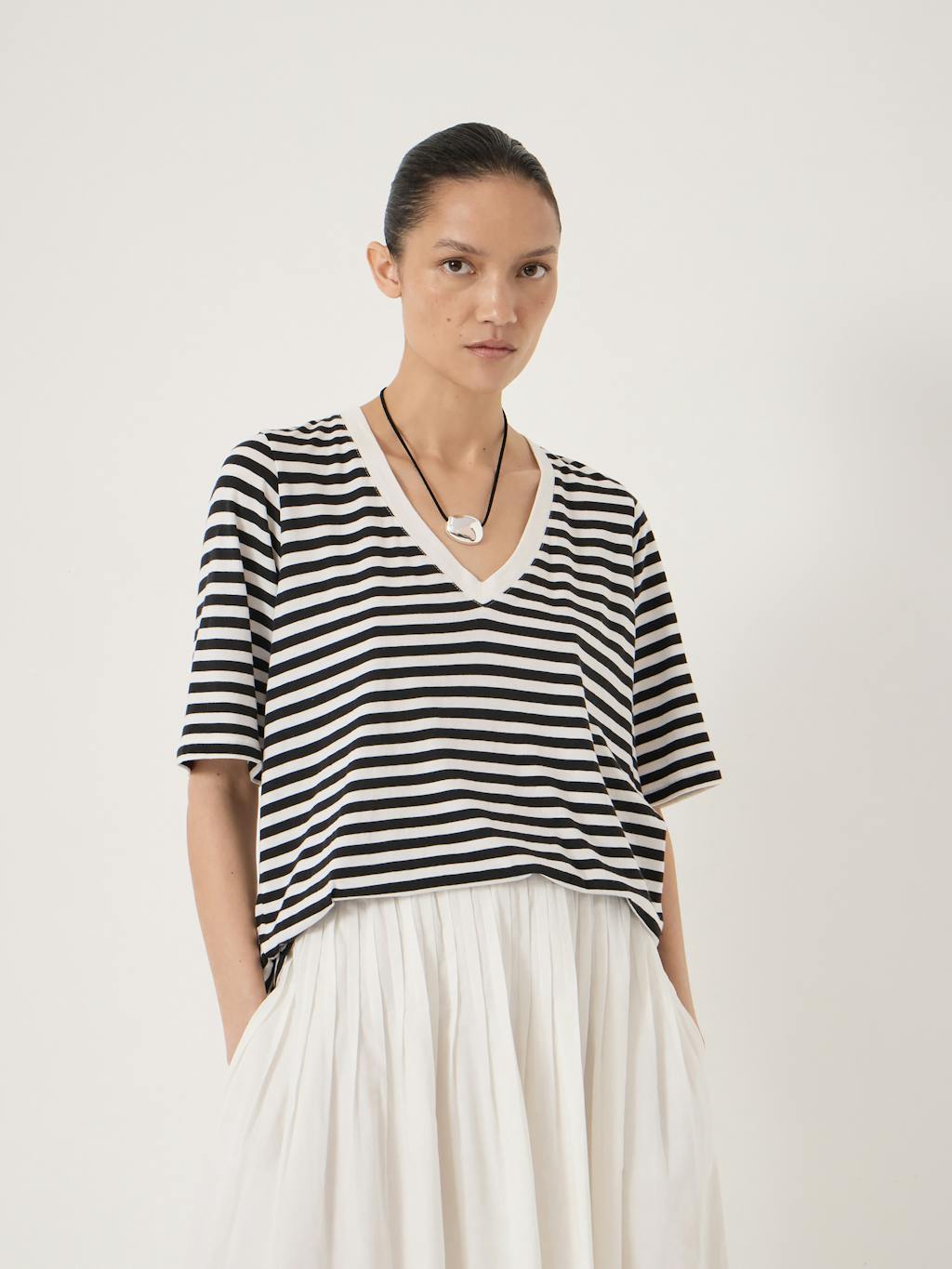 014492-0456-01 Reece Stripe V Neck Drapey T-Shirt